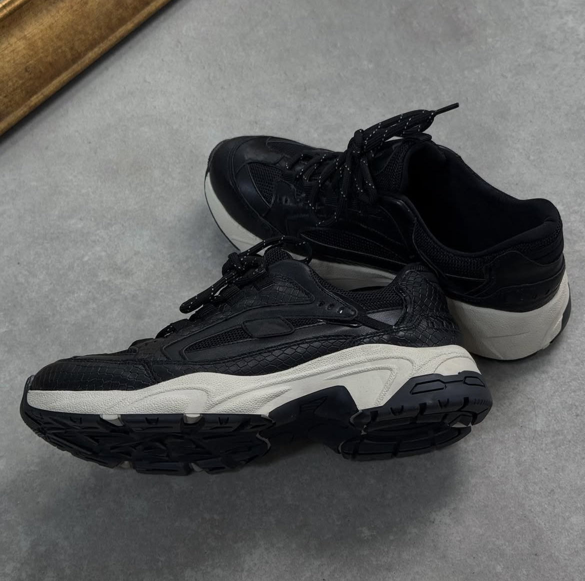 Siyah-Krem Kalın Tabanlı Sneaker | Günlük ve Şık Spor Ayakkabı