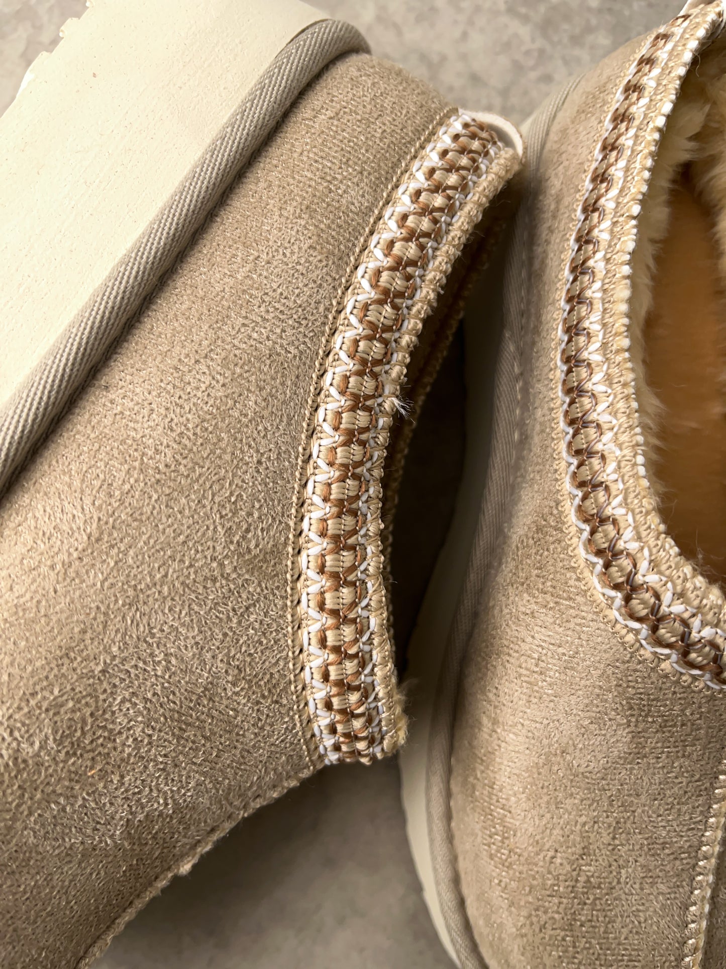 Bej Kürklü Mini Bot