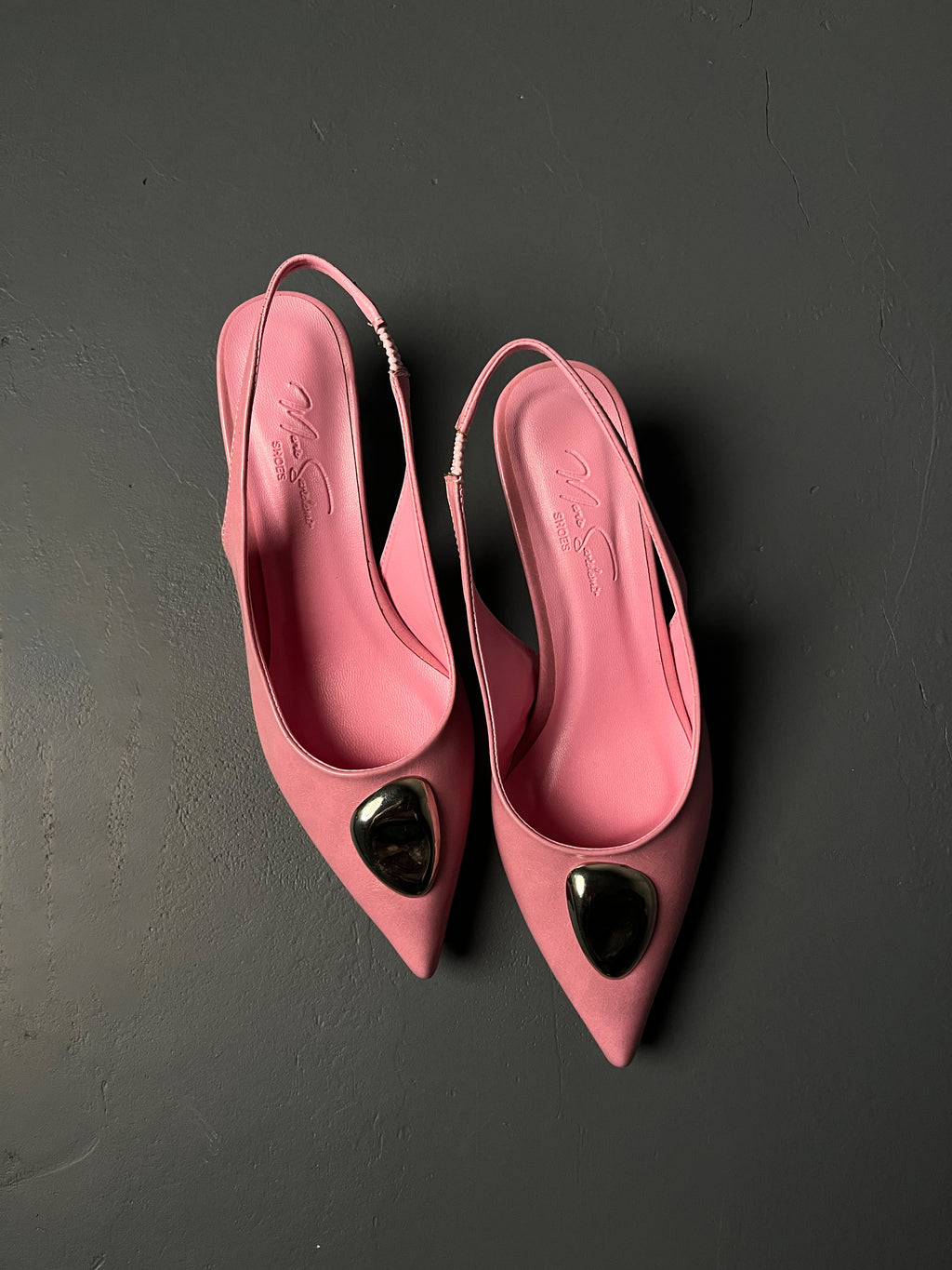 Pembe Kırışık Rugan Metal Detaylı İnce Topuklu Ayakkabı