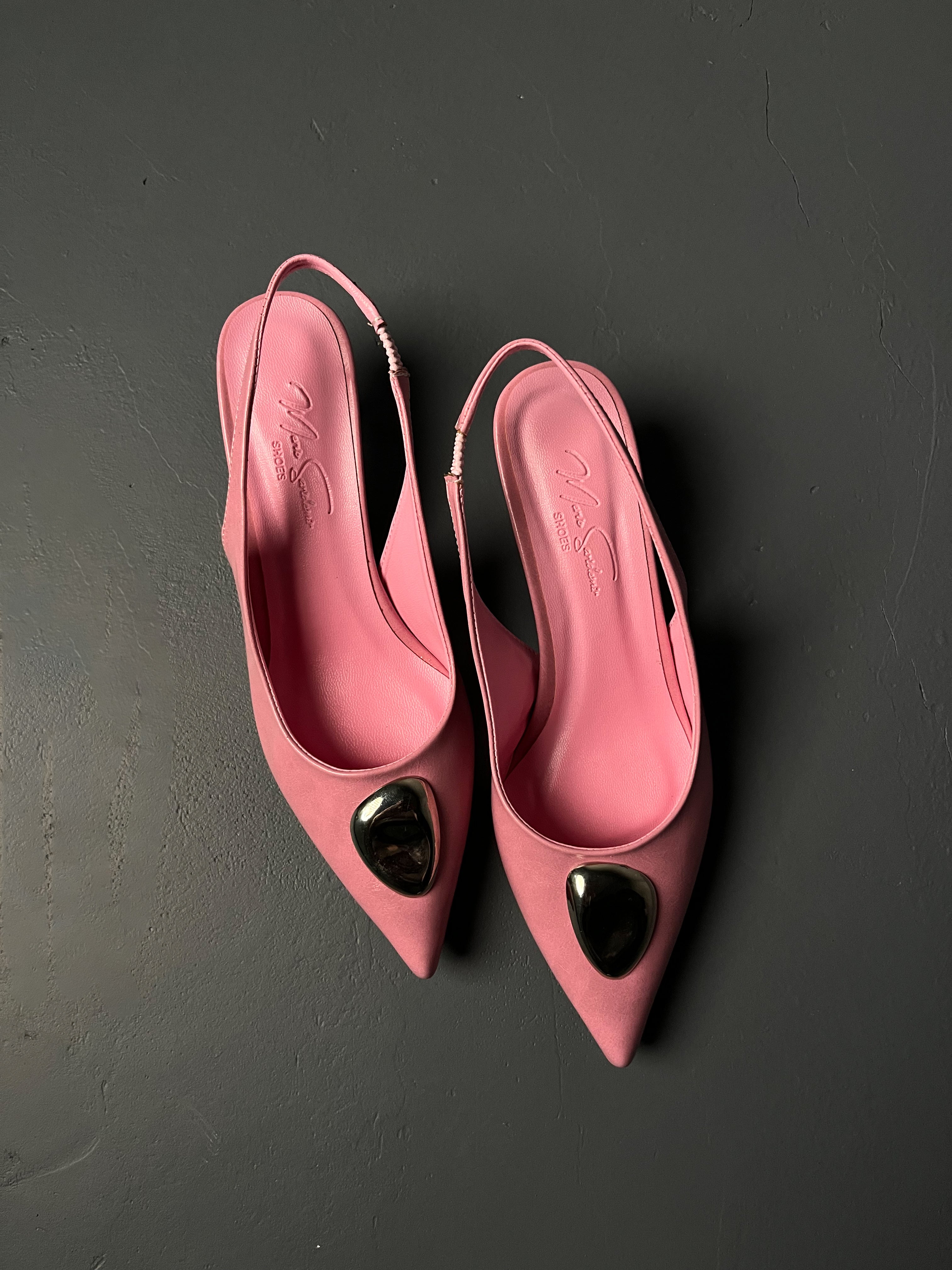 Pembe Kırışık Rugan Metal Detaylı İnce Topuklu Ayakkabı