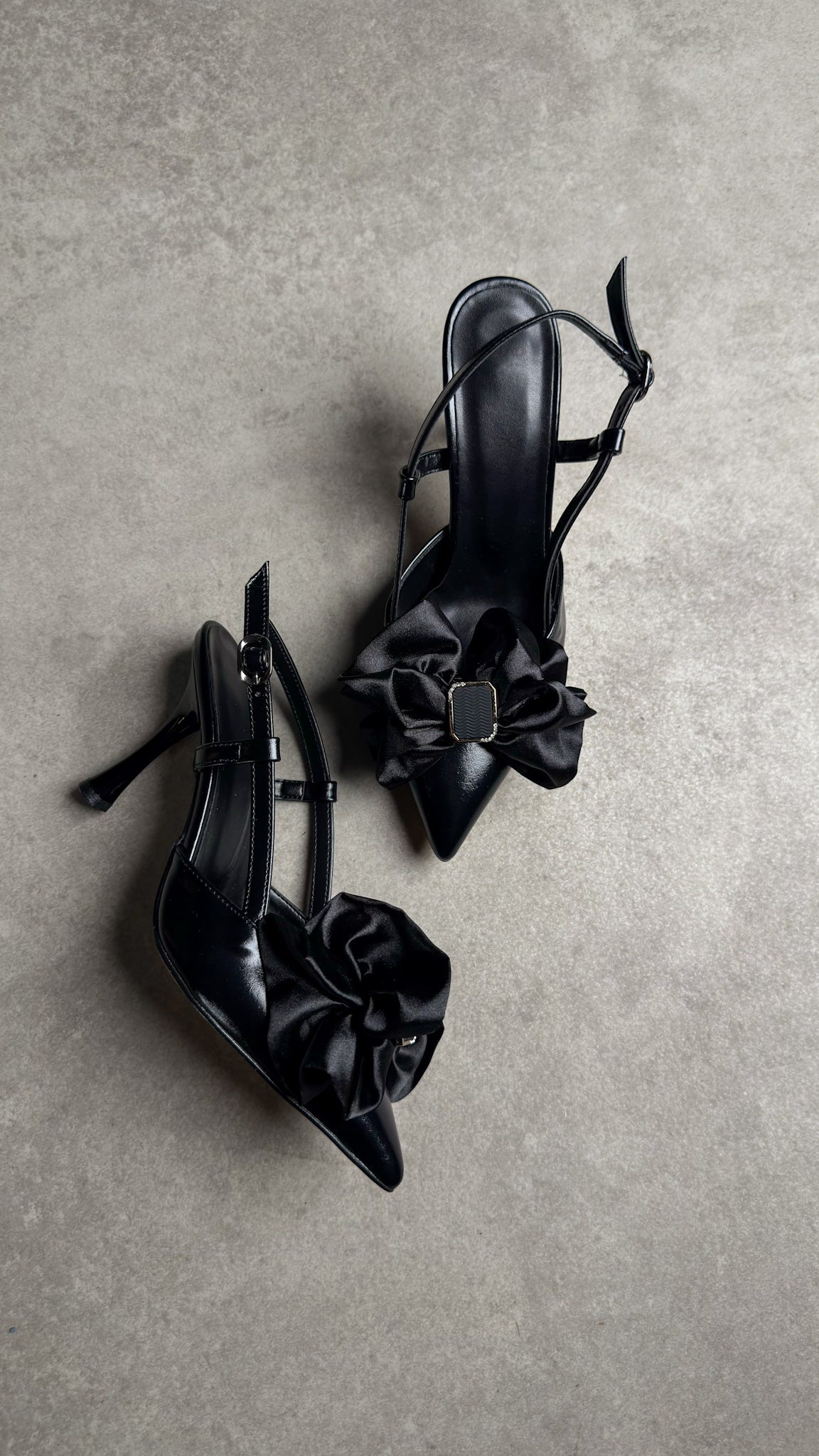 Siyah Fiyonklu Slingback Topuklu Ayakkabı