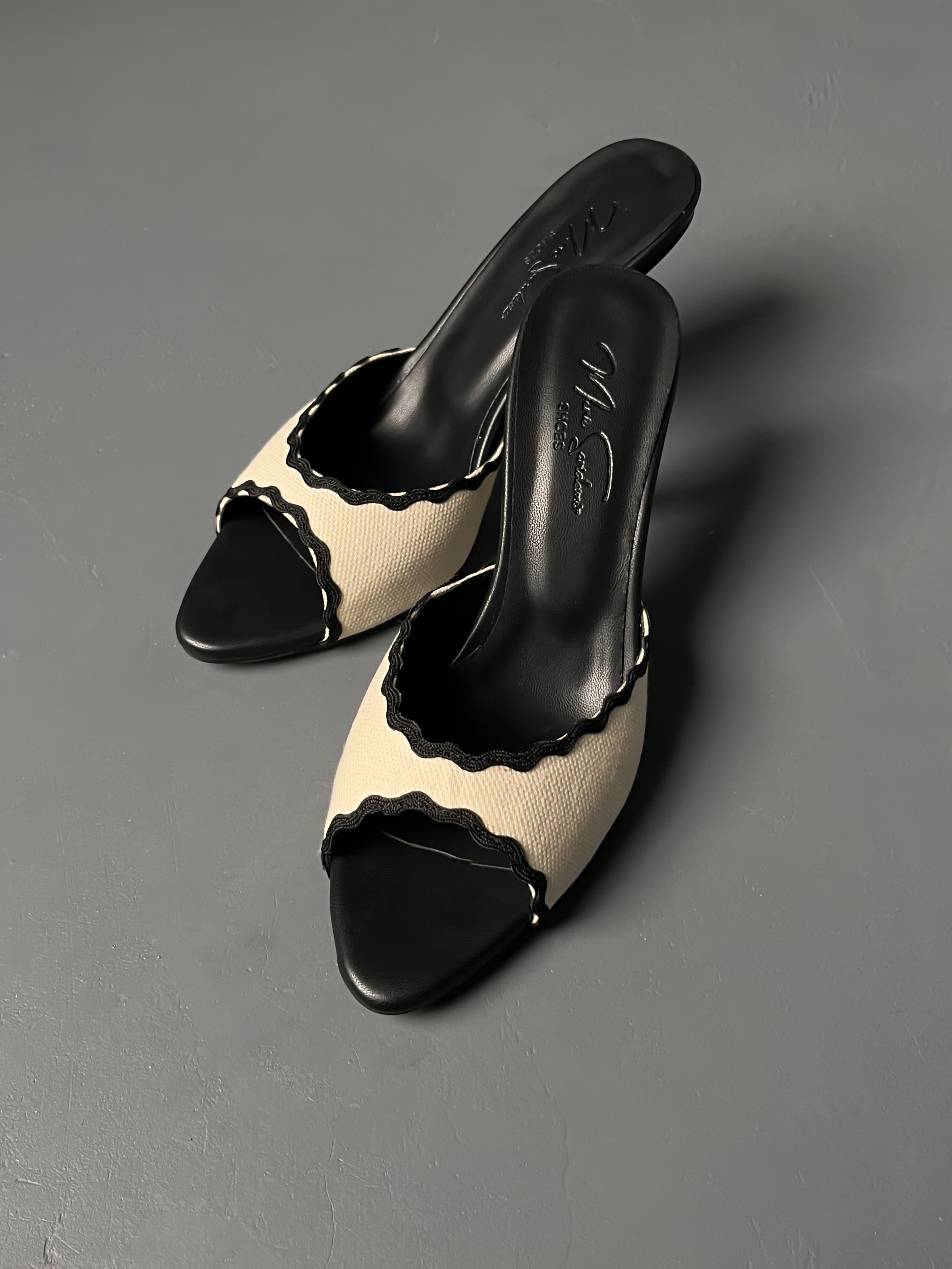 Krem-Siyah Detaylı Keten Topuklu Terlik