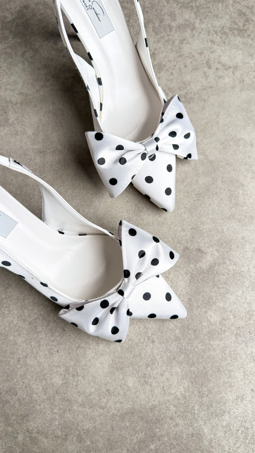 Fiyonklu Beyaz Saten Stiletto