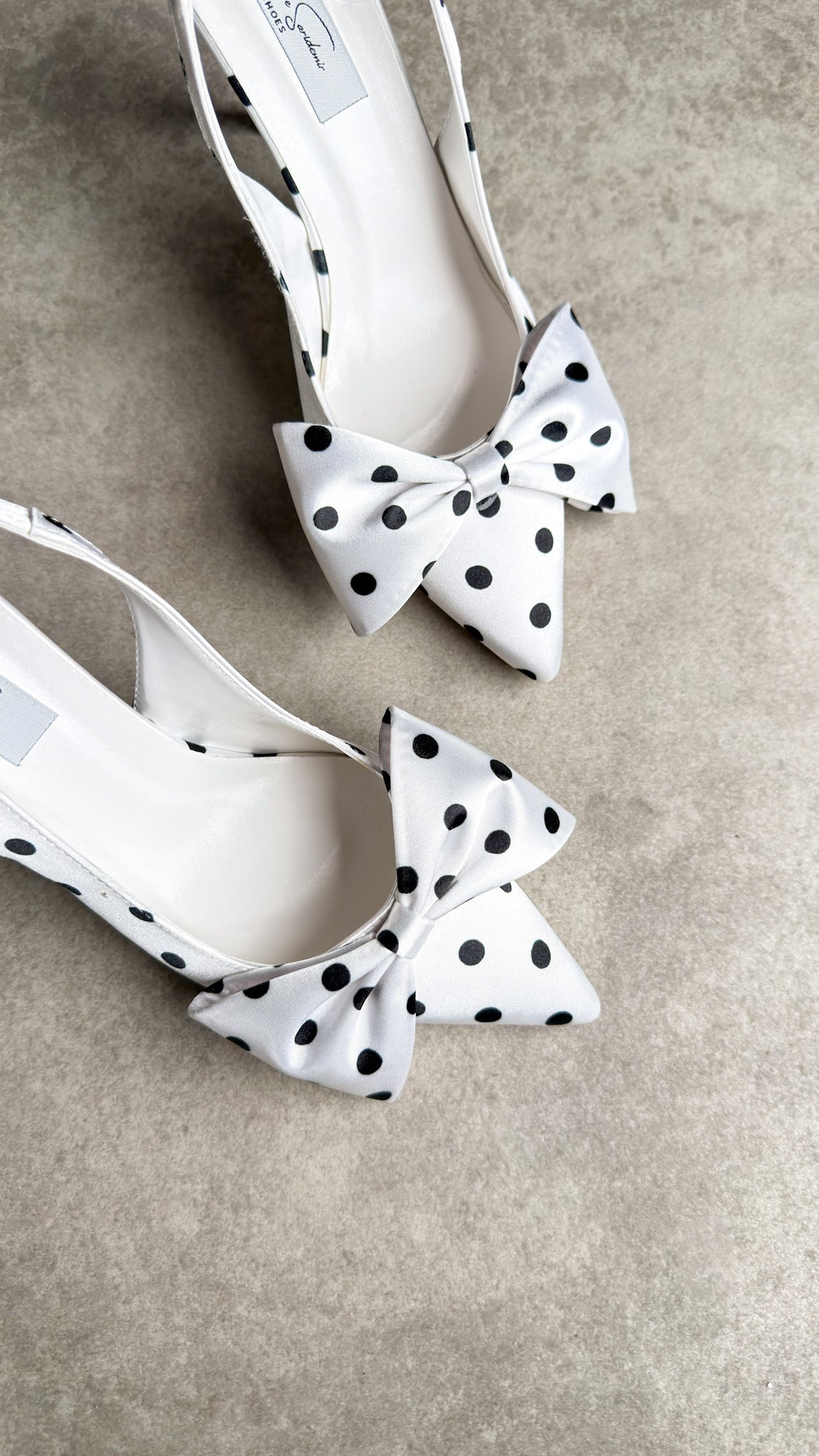 Fiyonklu Beyaz Saten Stiletto