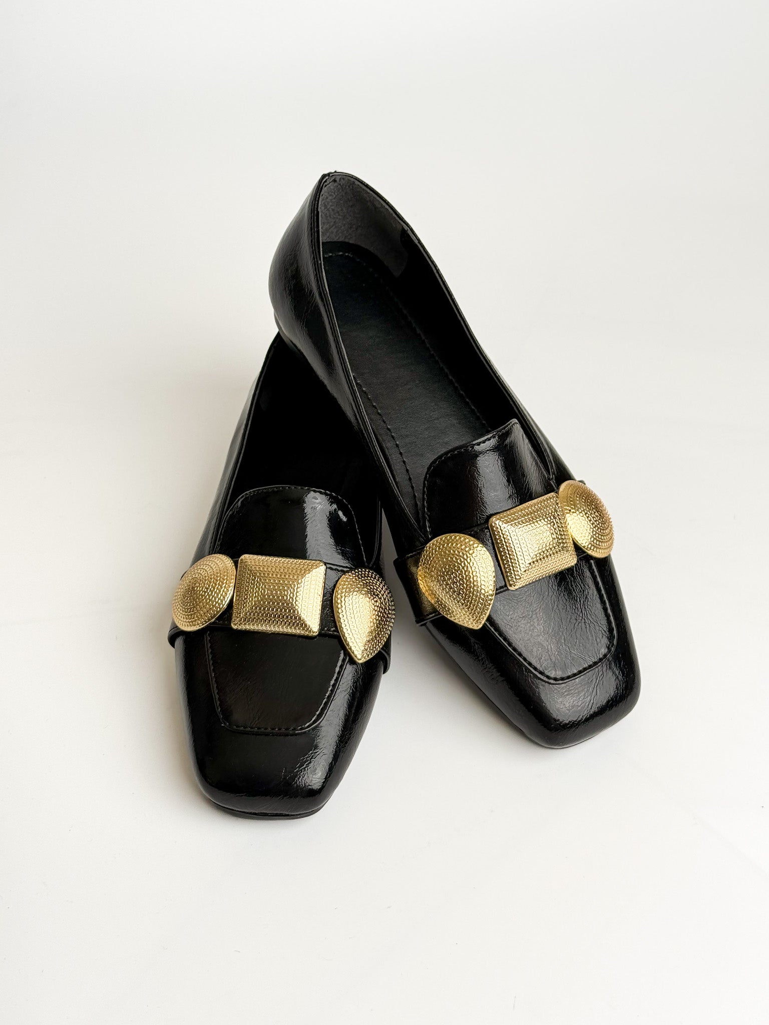 Siyah Rugan Gold Tokalı Babet
