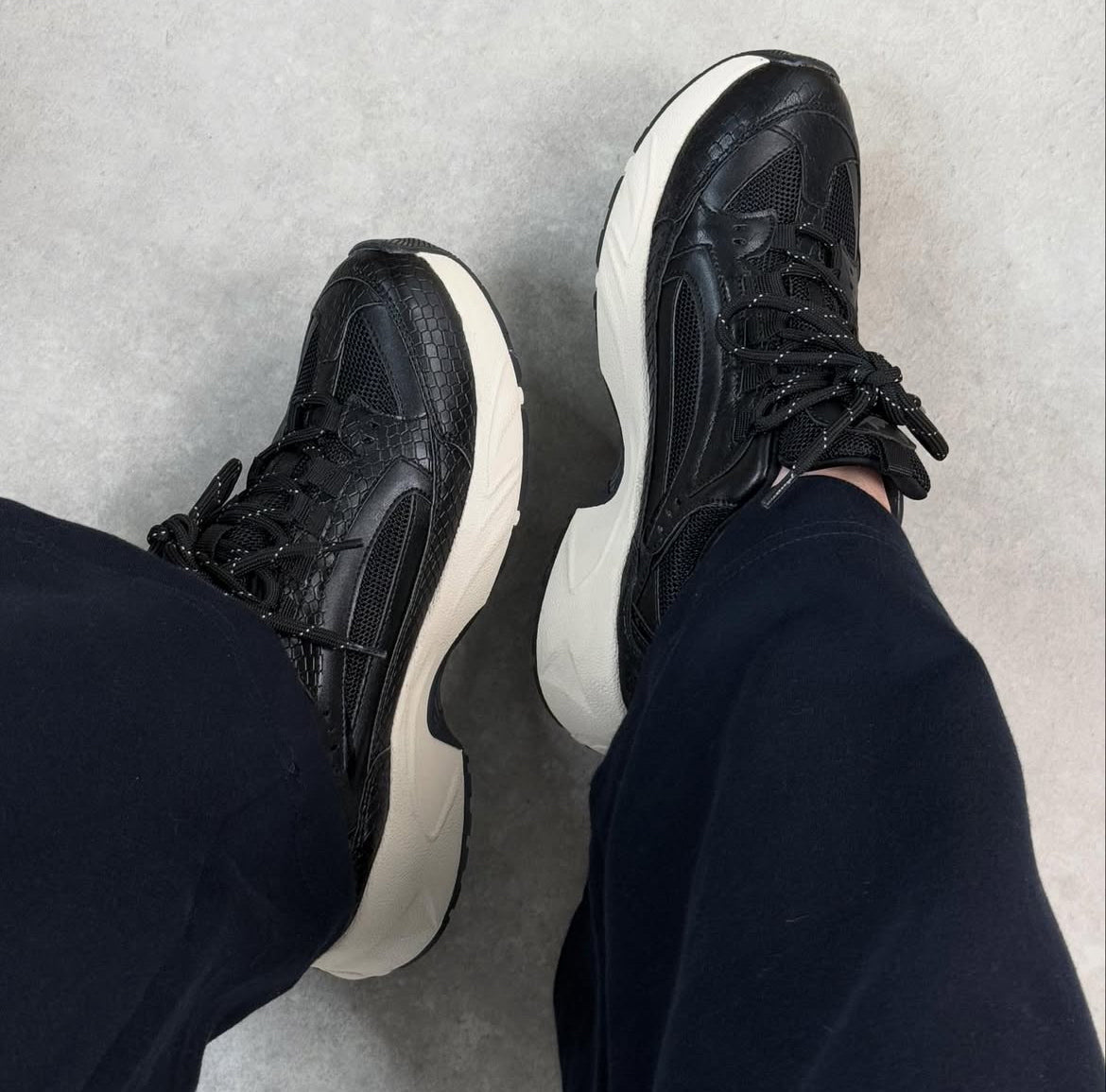 Siyah-Krem Kalın Tabanlı Sneaker | Günlük ve Şık Spor Ayakkabı