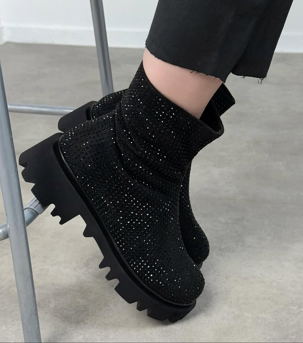 Siyah Taş Detaylı Kalın Tabanlı Bot