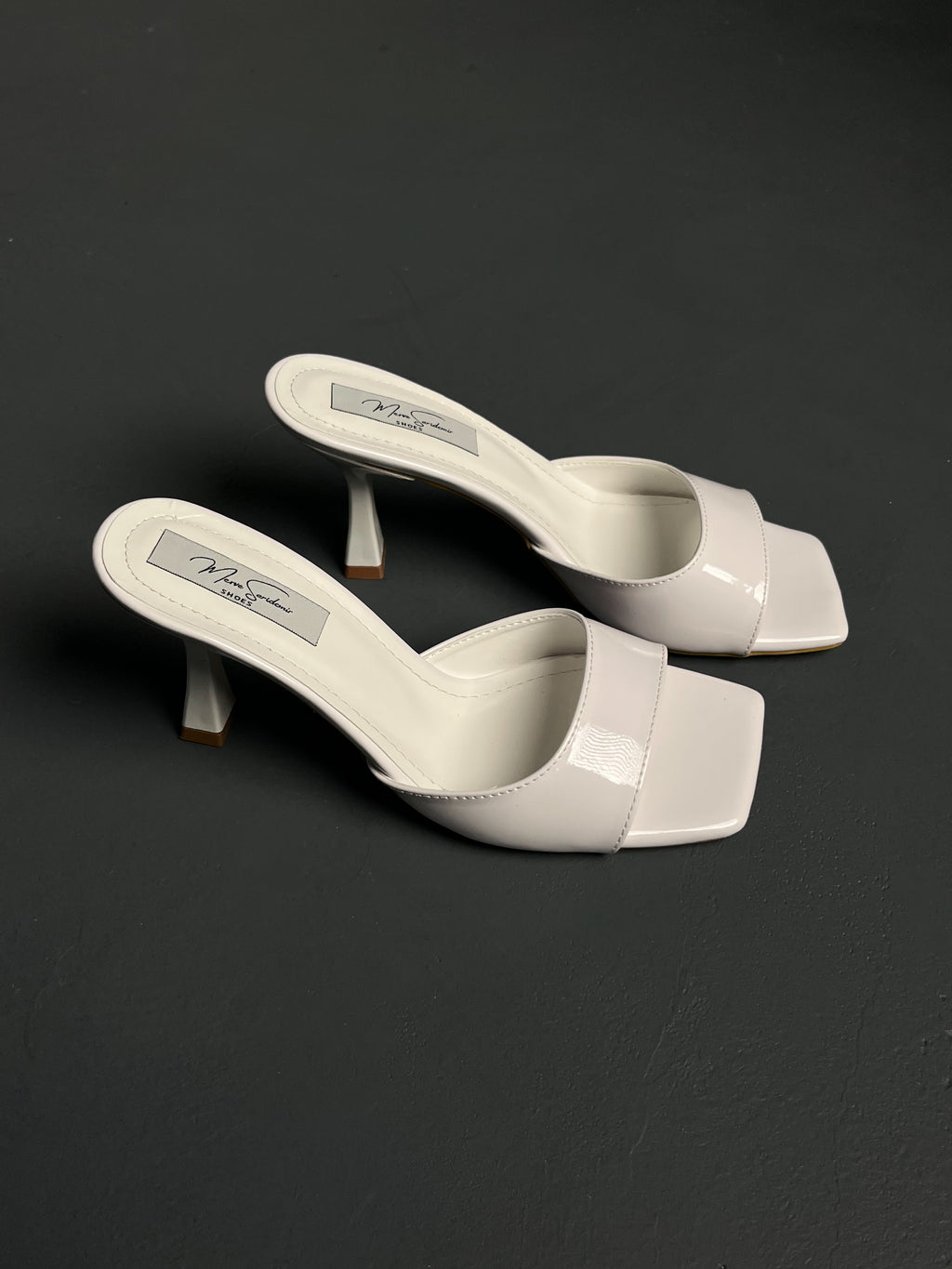 Beyaz Rugan Terlik – İnce Topuklu-Kare Burun