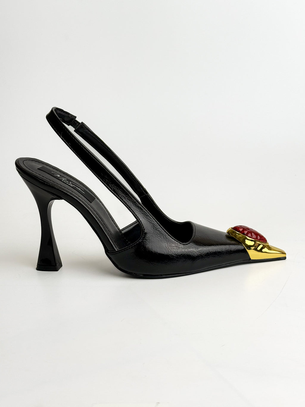 Siyah Kırışık Rugan Slingback Topuklu Ayakkabı – Gold Burun & Kırmızı Taş Detay