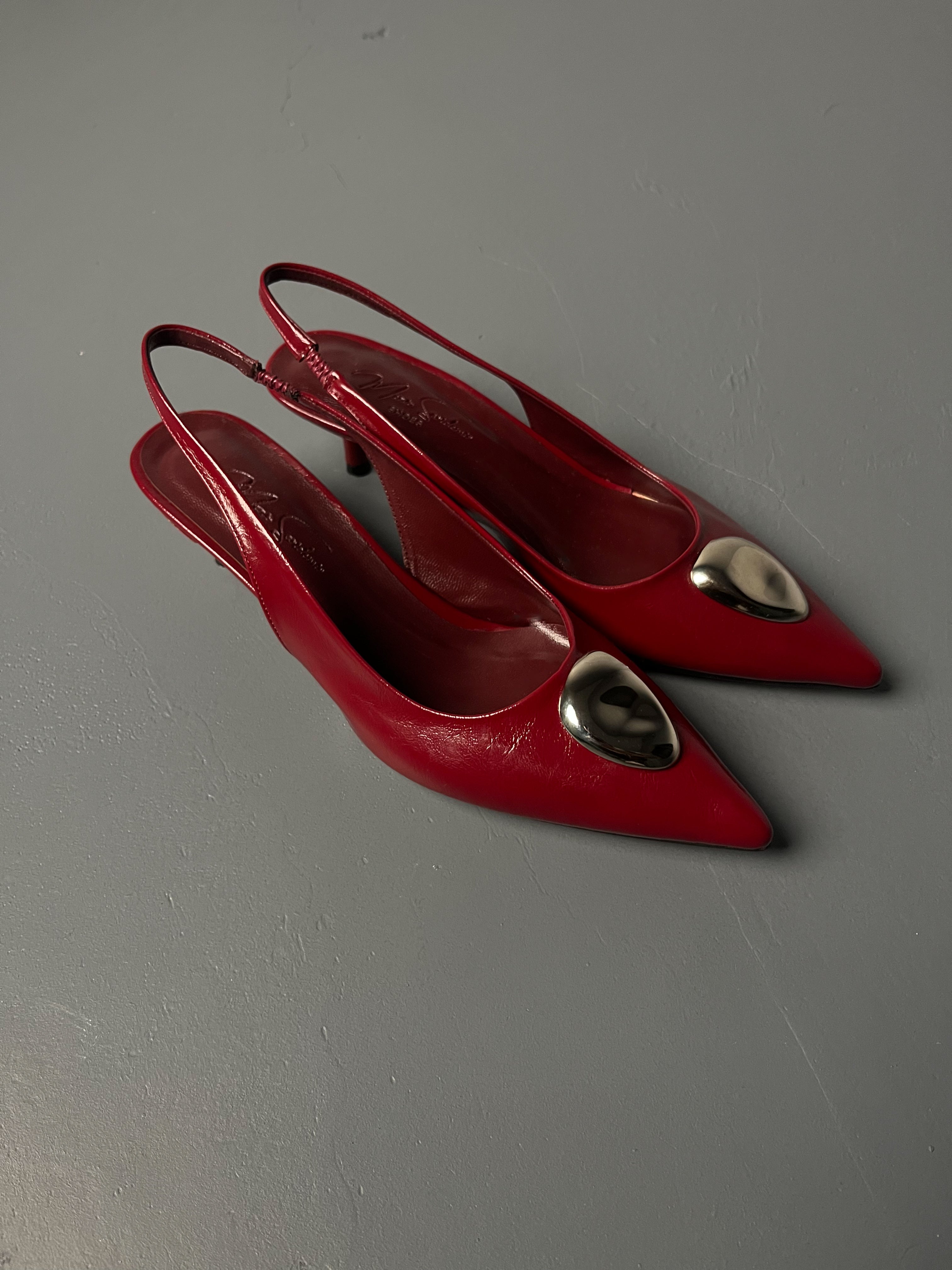 Bordo Kırışık Rugan Metal Detaylı İnce Topuklu Ayakkabı