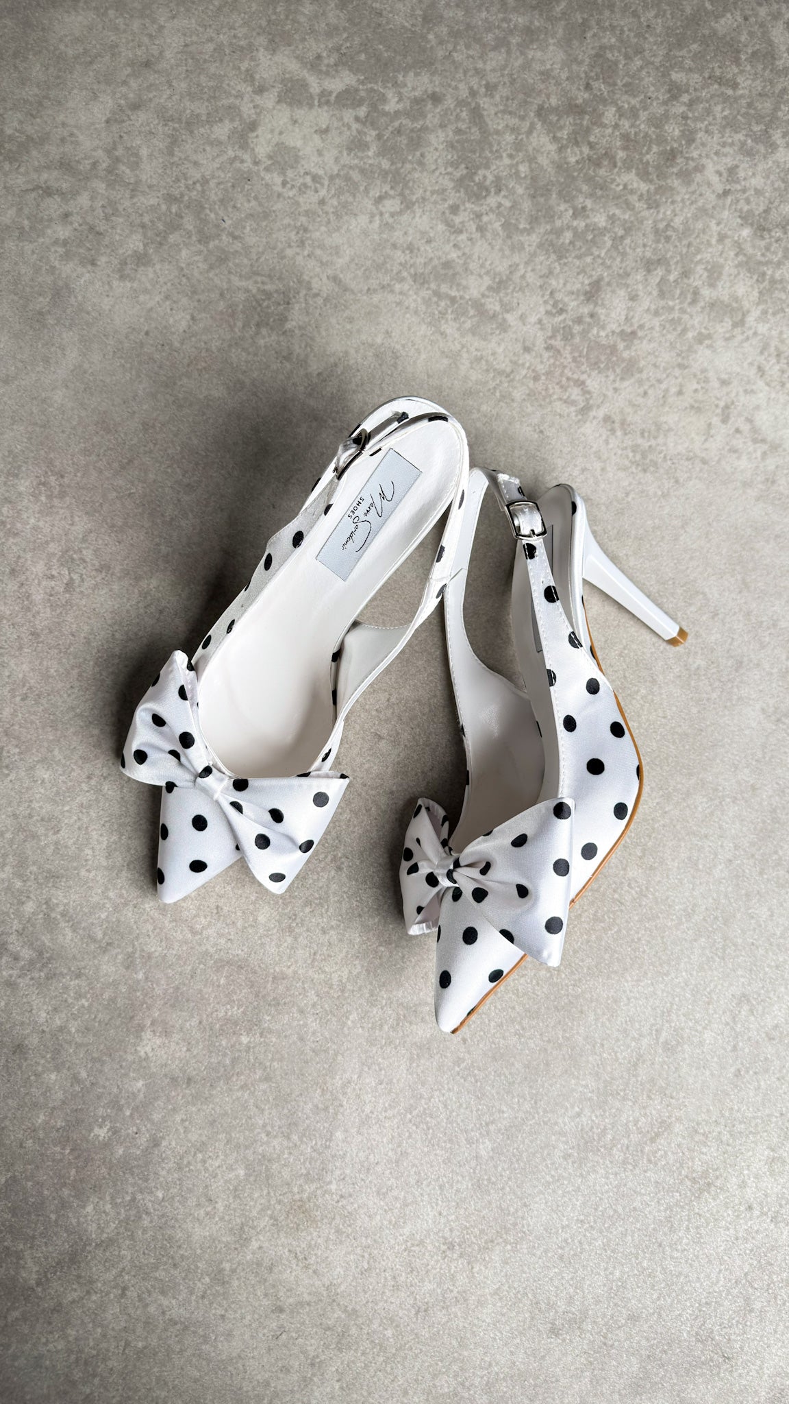 Fiyonklu Beyaz Saten Stiletto