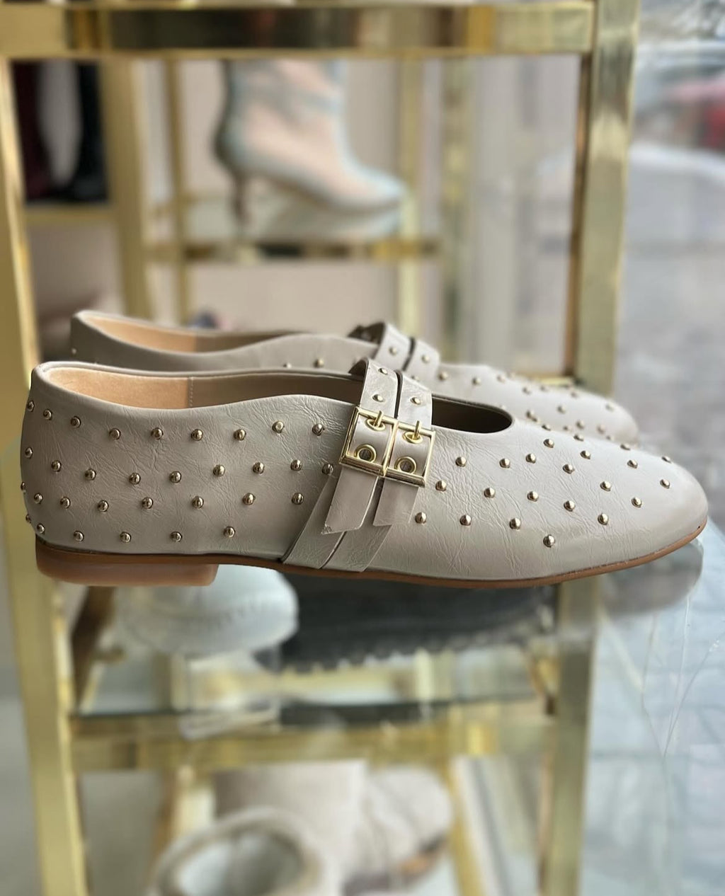 Bej Renk Trok Detaylı Çift Tokalı Babet