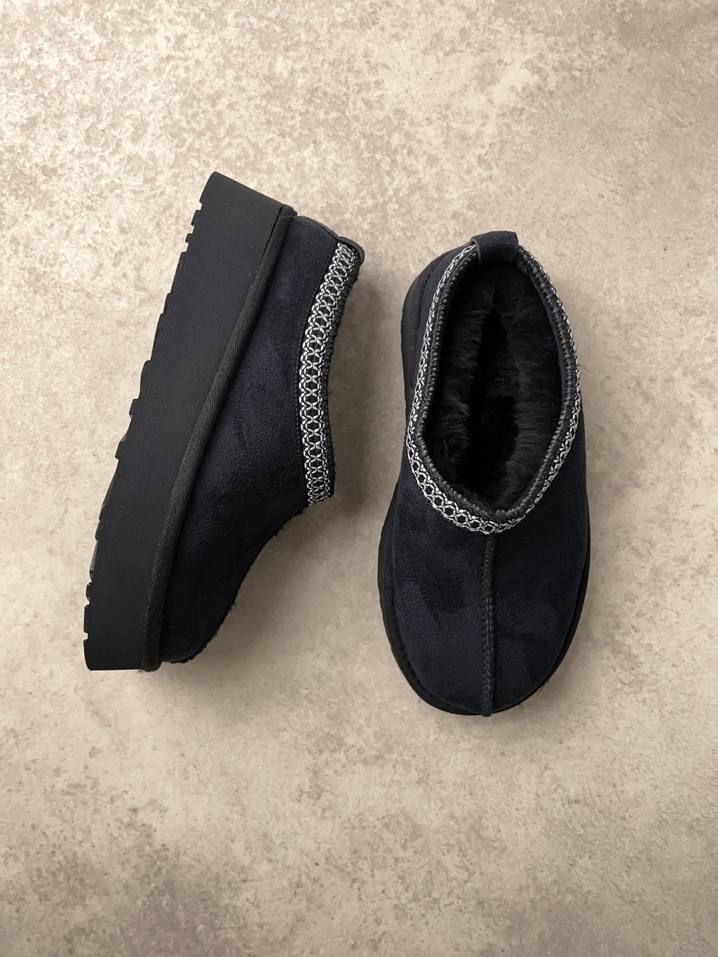 Siyah Kürklü Mini Bot