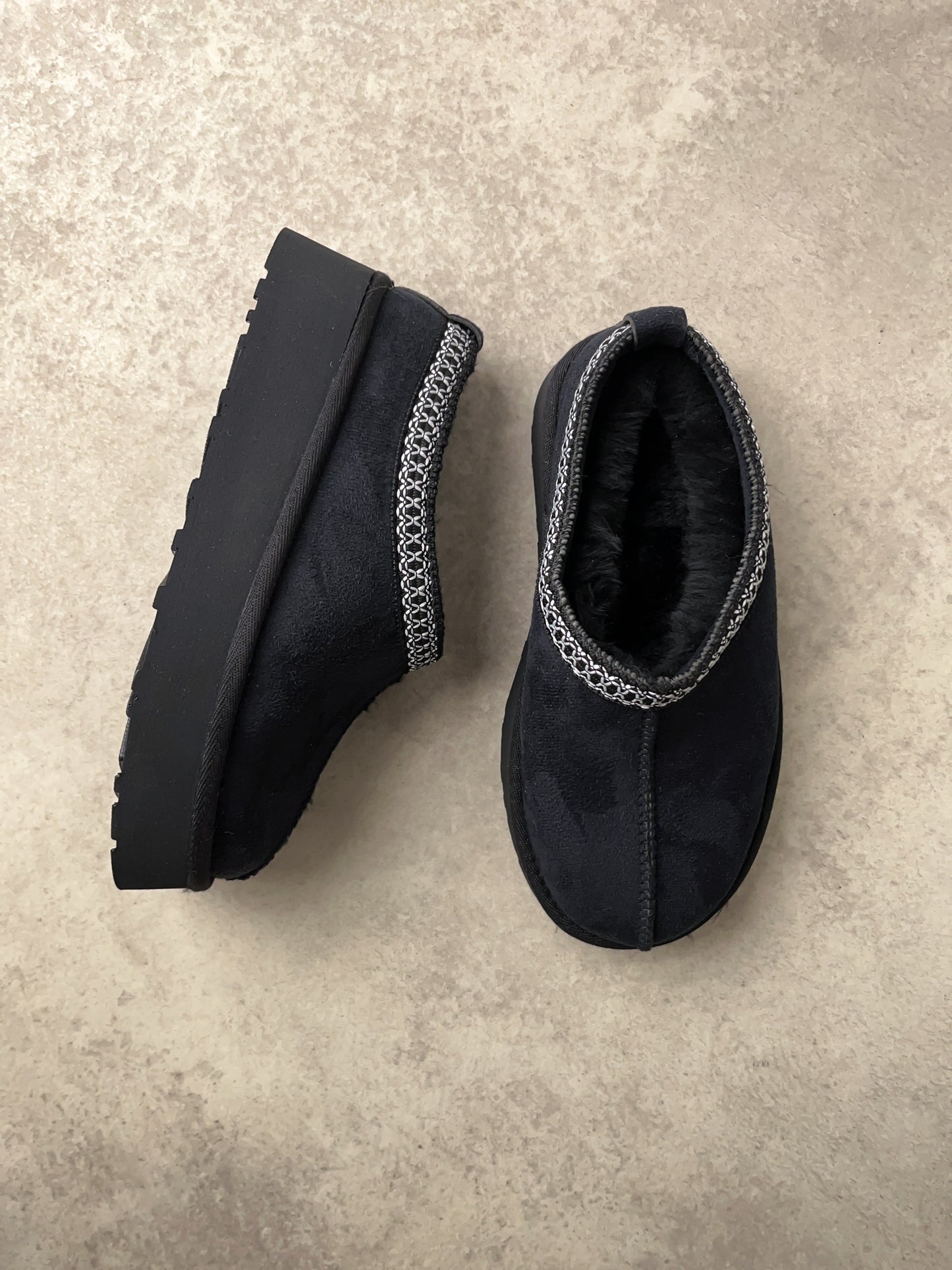 Siyah Kürklü Mini Bot