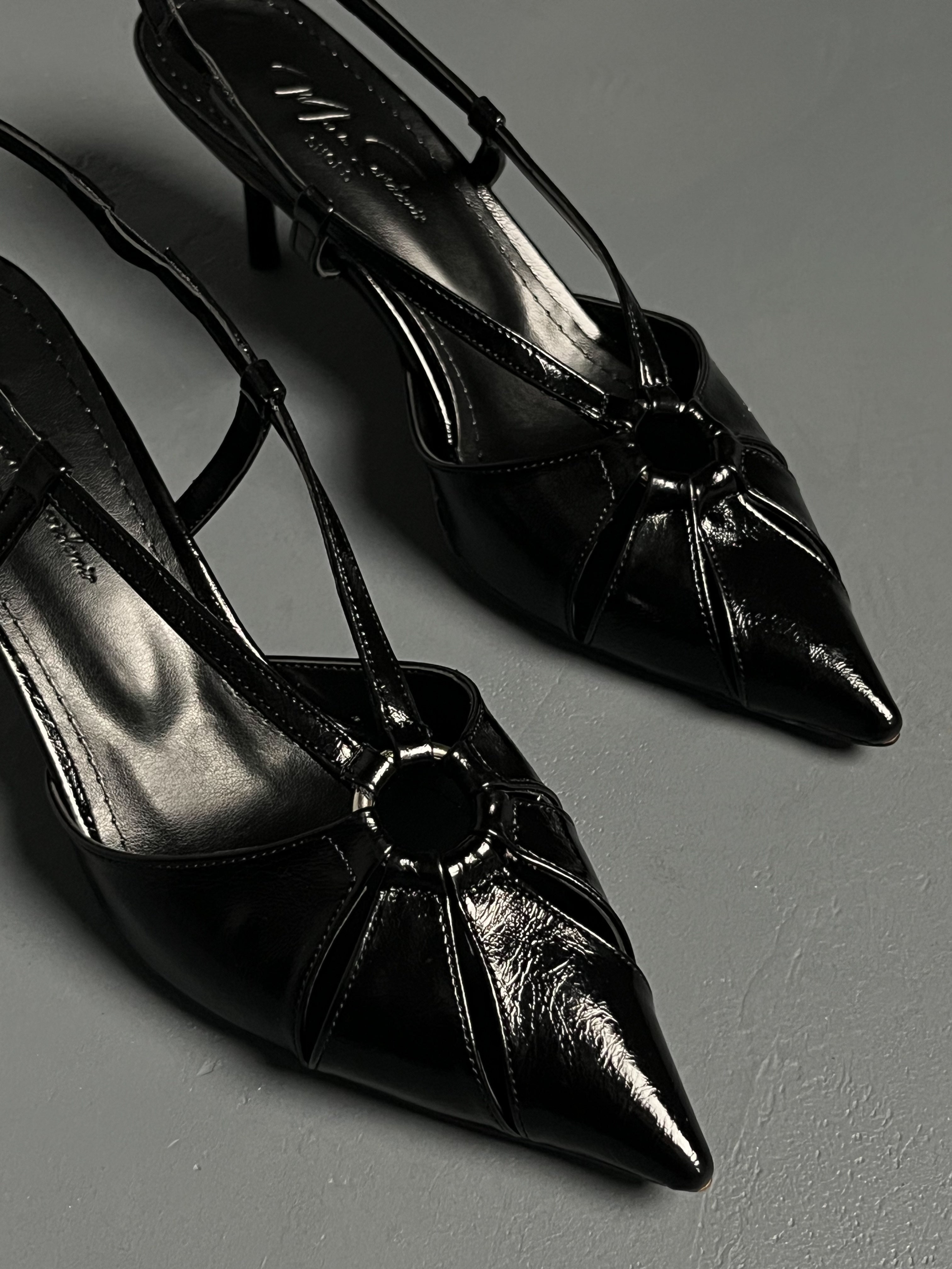 Siyah Rugan Orta Bant Geçiş Detaylı İnce Topuklu Ayakkabı