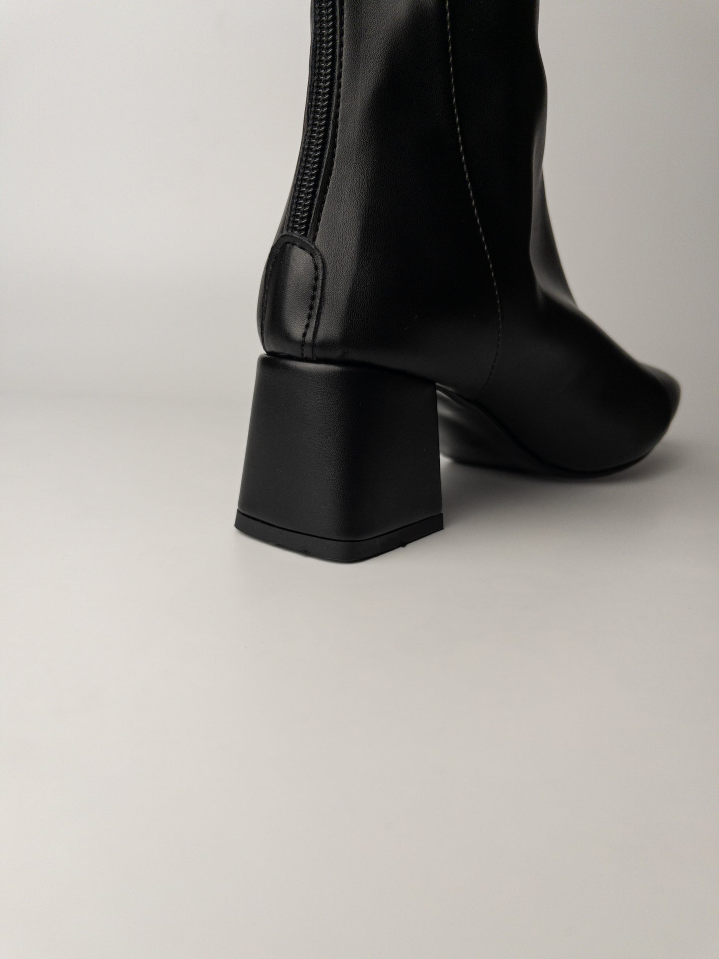 Siyah Streç Küt Burun Bot – 5 cm Topuk