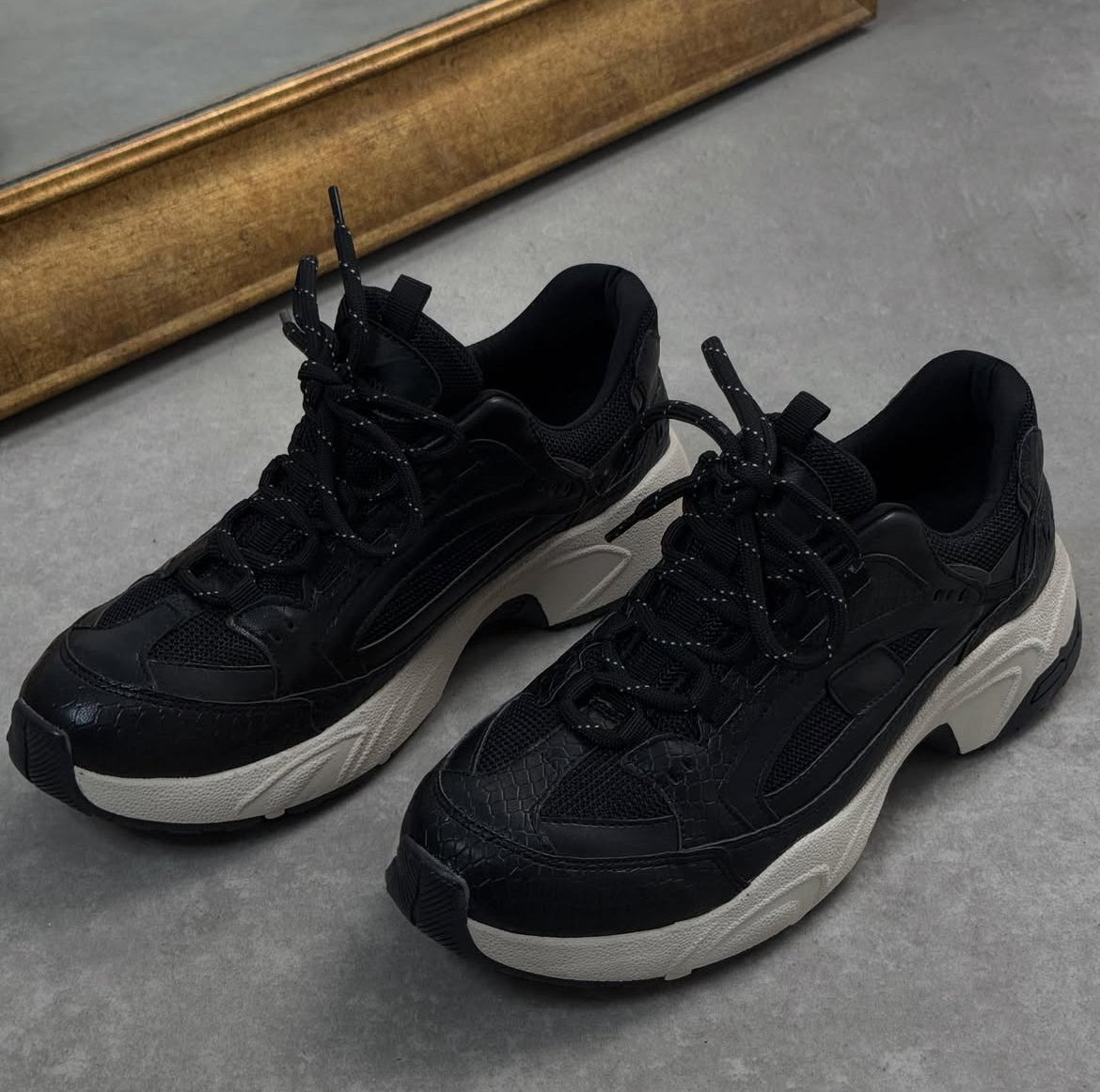 Siyah-Krem Kalın Tabanlı Sneaker | Günlük ve Şık Spor Ayakkabı