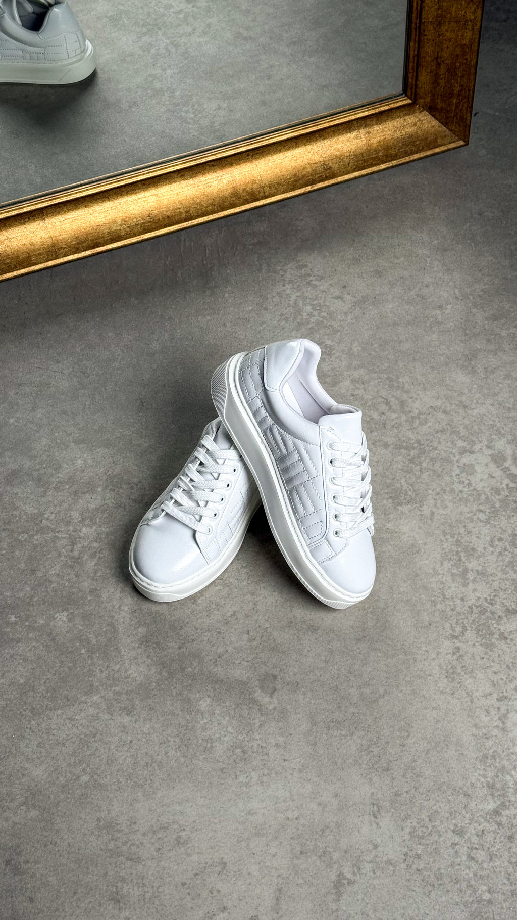 Beyaz Rugan Özel Desenli Sneaker