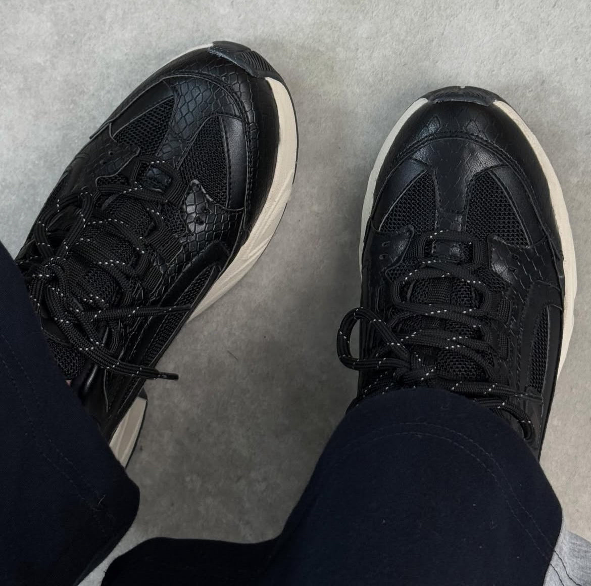 Siyah-Krem Kalın Tabanlı Sneaker | Günlük ve Şık Spor Ayakkabı