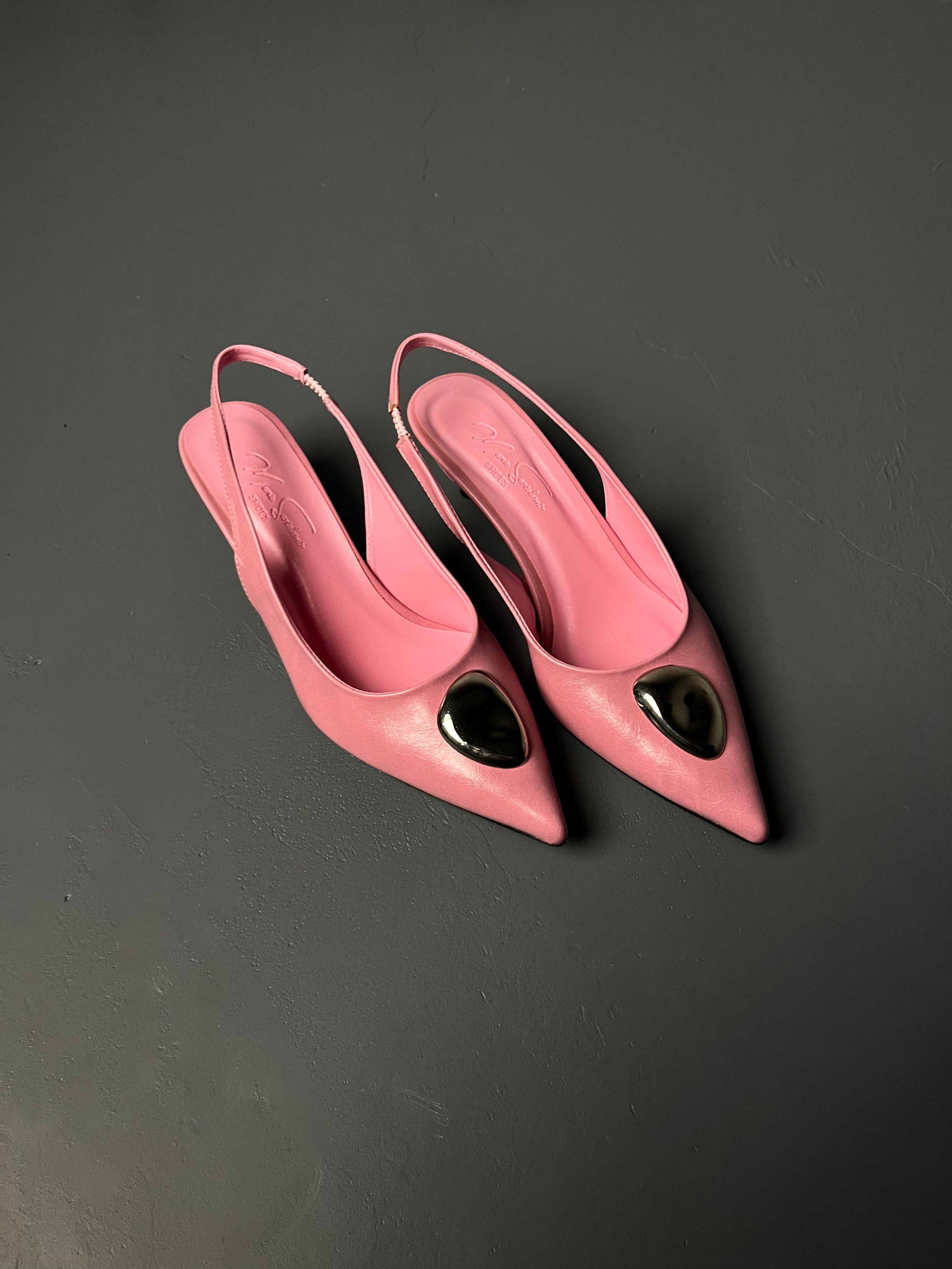 Pembe Kırışık Rugan Metal Detaylı İnce Topuklu Ayakkabı