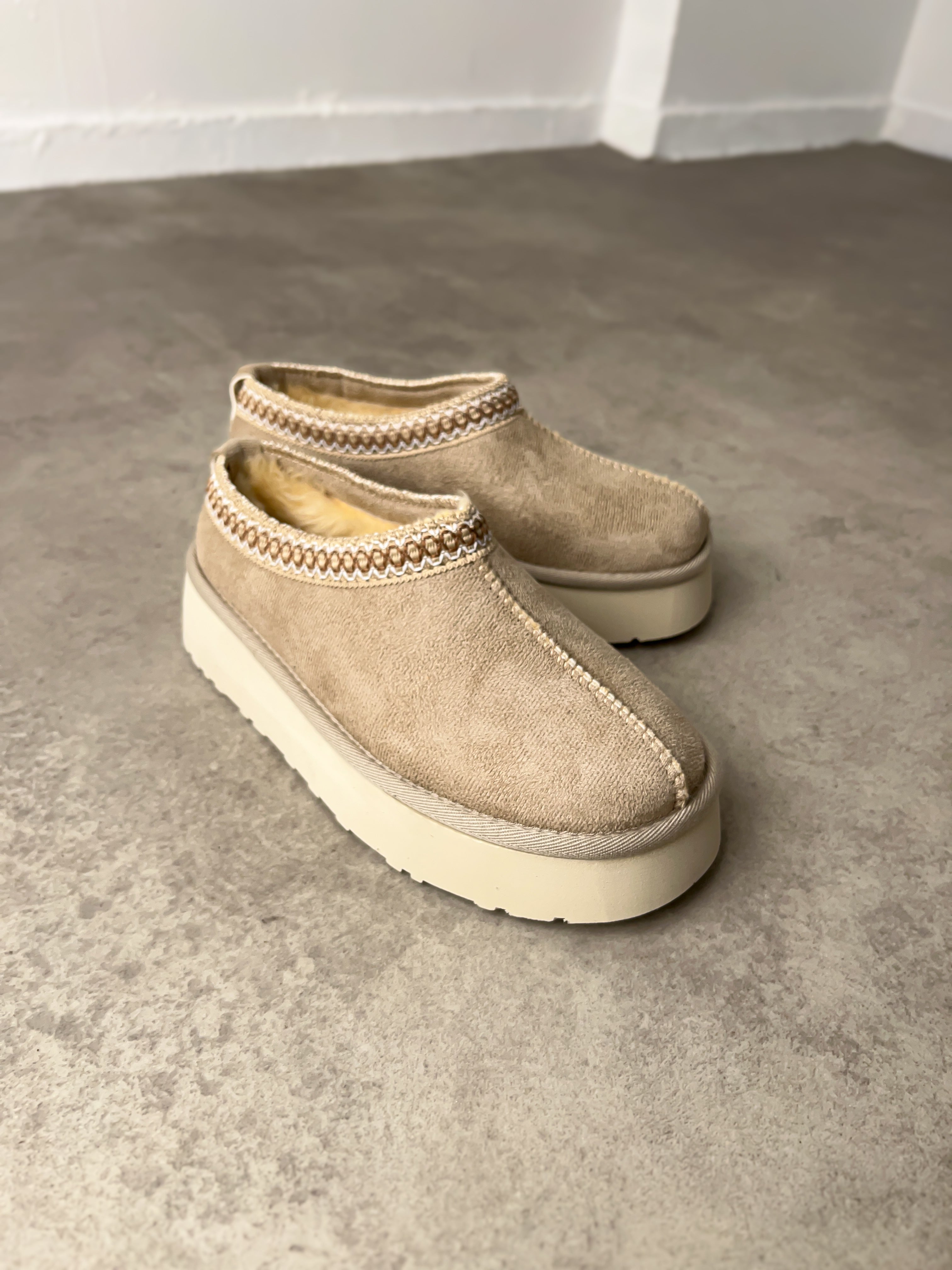 Bej Kürklü Mini Bot