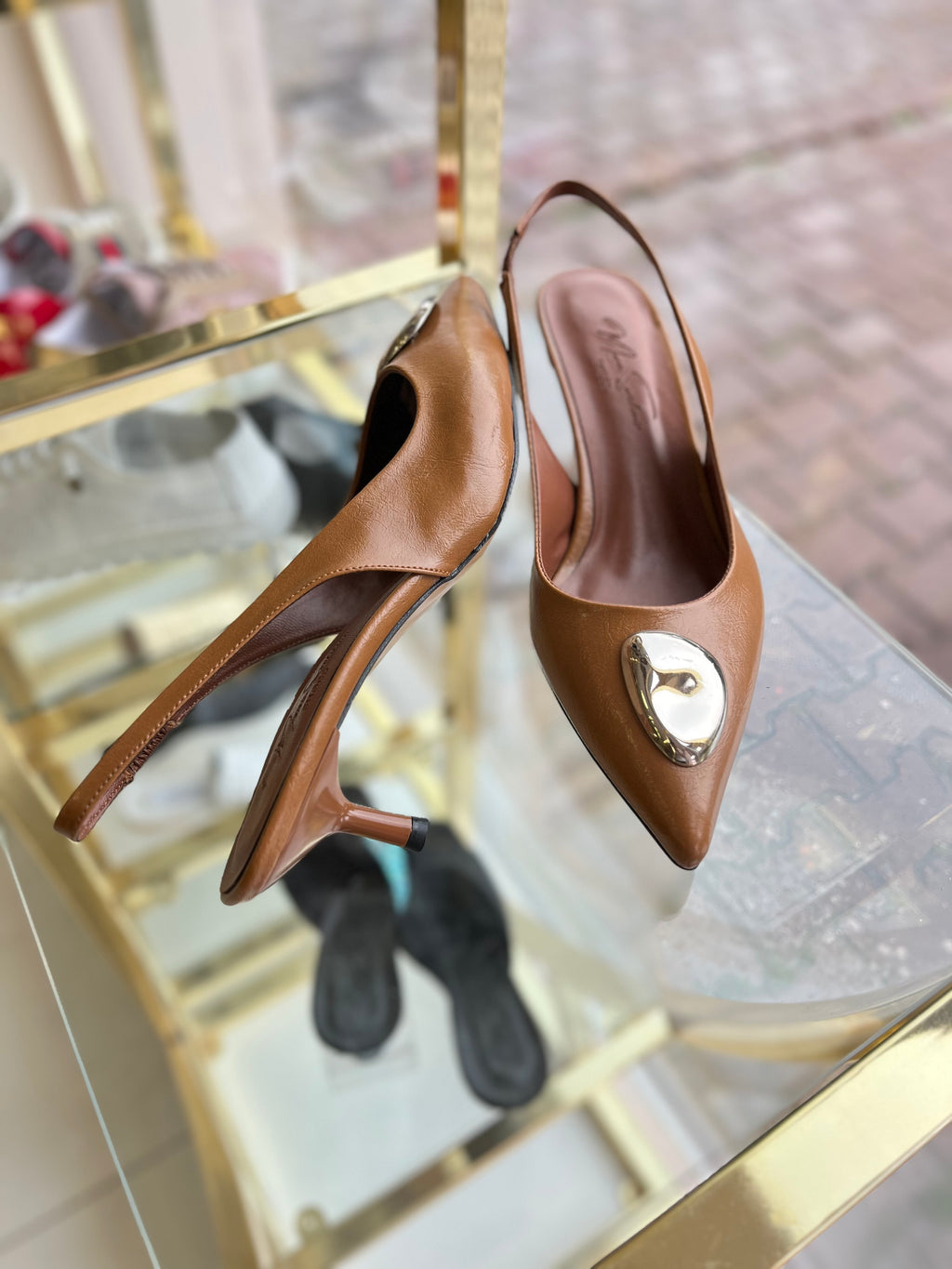 Taba Kırışık Rugan Metal Detaylı İnce Topuklu Ayakkabı