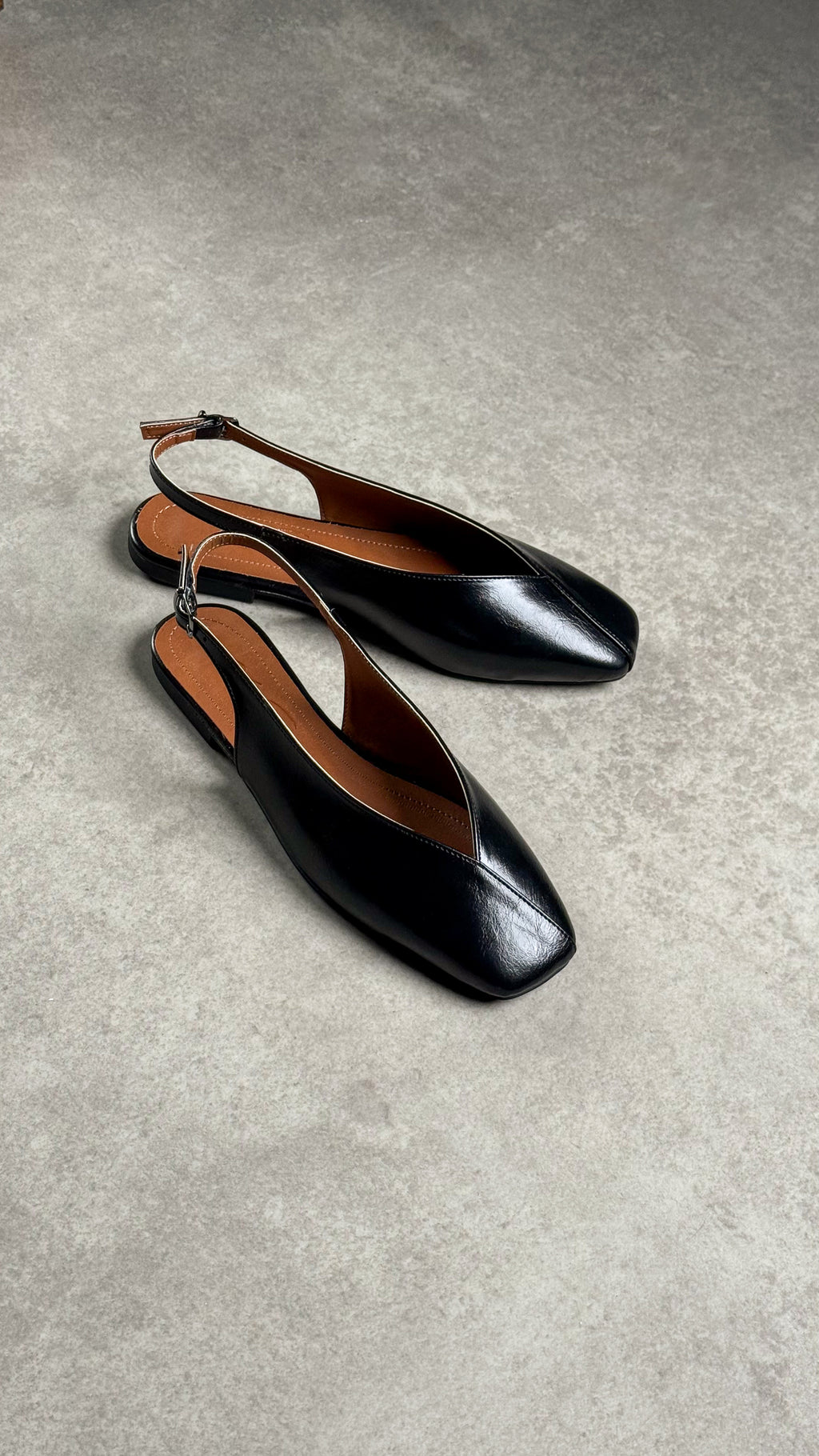 Siyah Slingback Babet