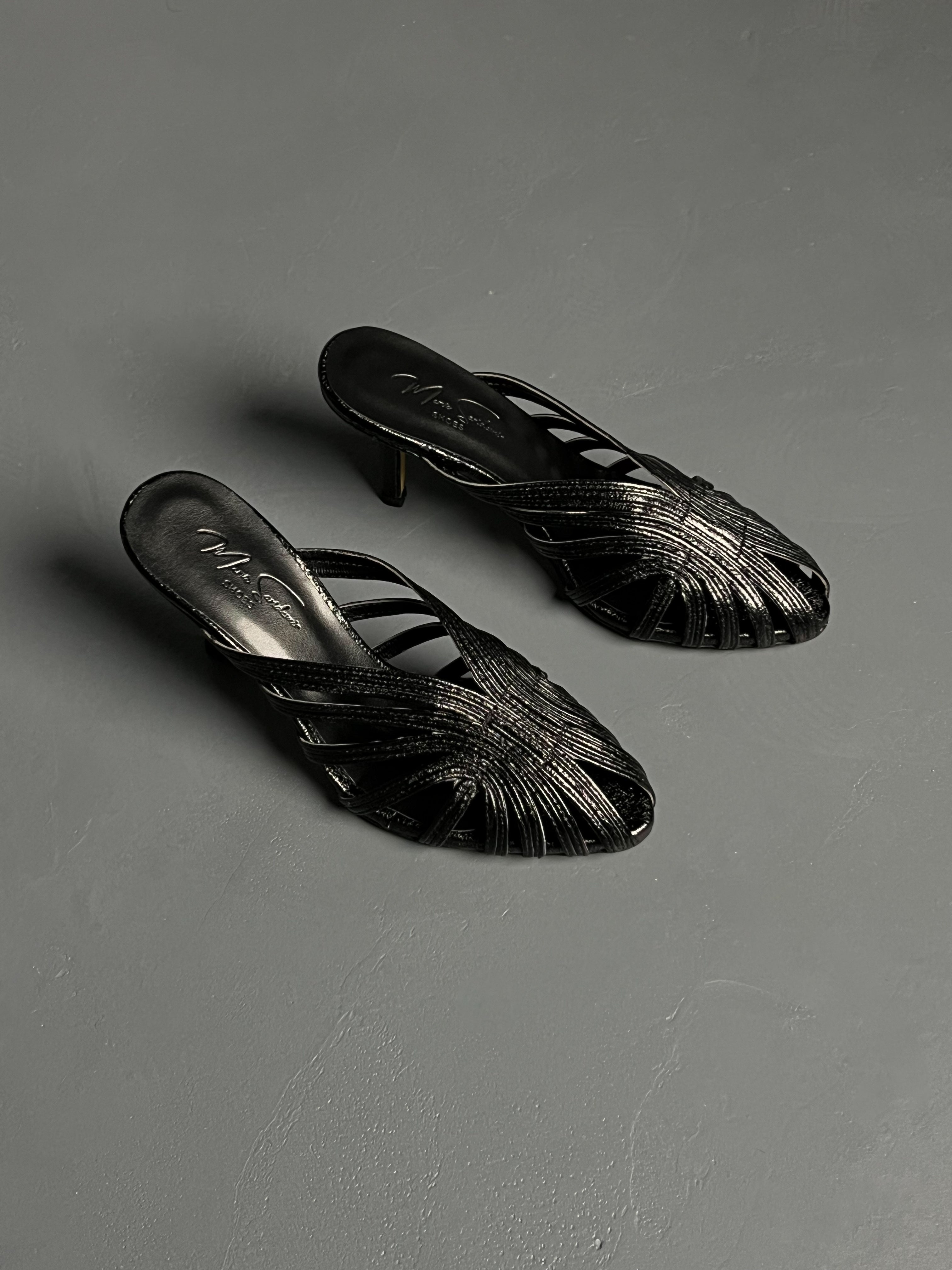 Siyah İnce Bantlı Topuklu Terlik (8 cm)