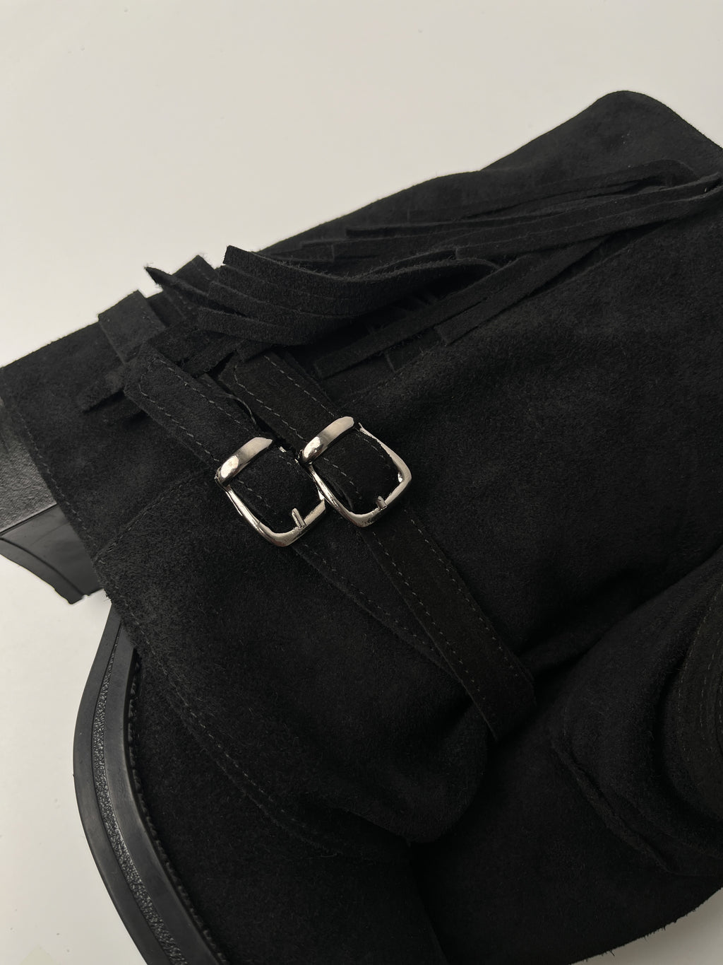 Siyah Süet Tokalı Hakiki Deri Mini Bot – 7 cm Topuk