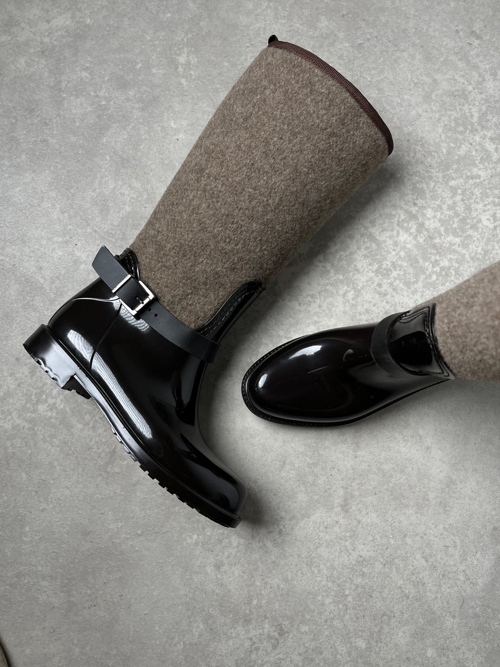 Kahverengi Toka Detaylı Yağmur Çizmesi