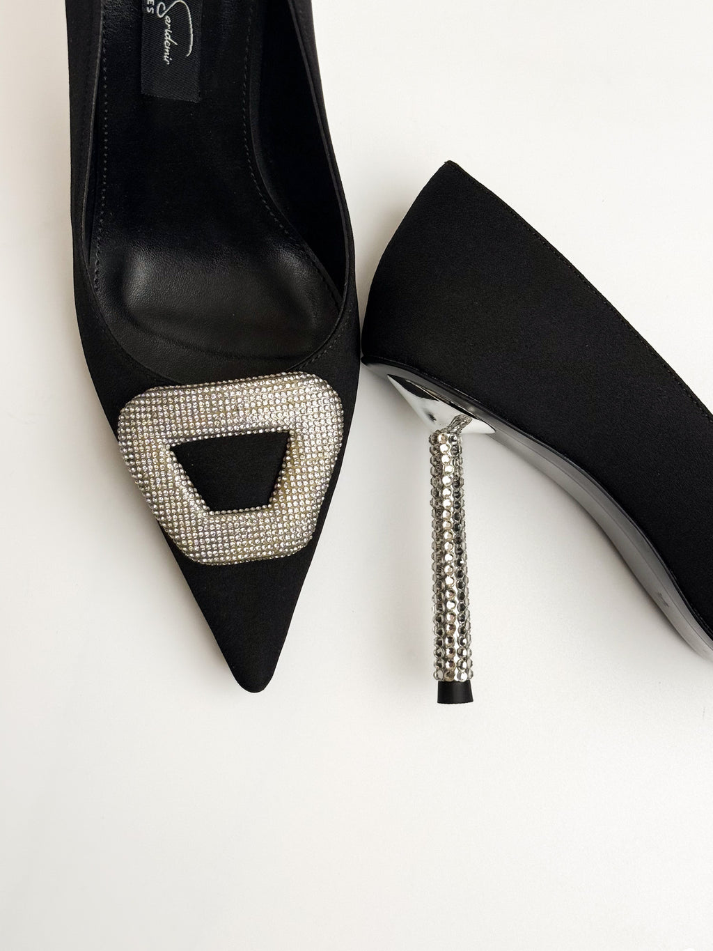 Siyah Taşlı Toka Detaylı Stiletto – Taş Kaplama Topuk
