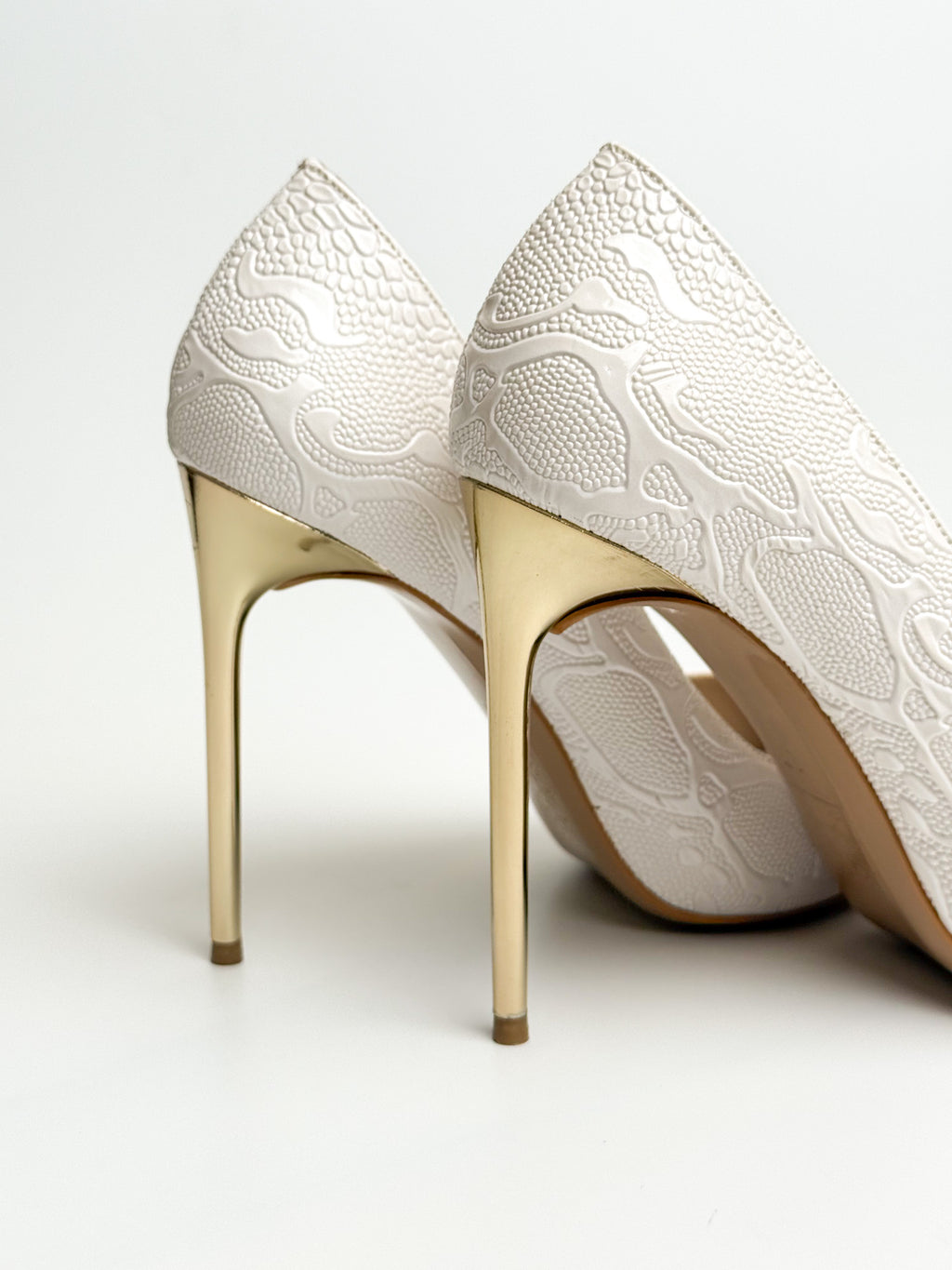 Beyaz Özel Dokulu Stiletto – 10 cm Topuk