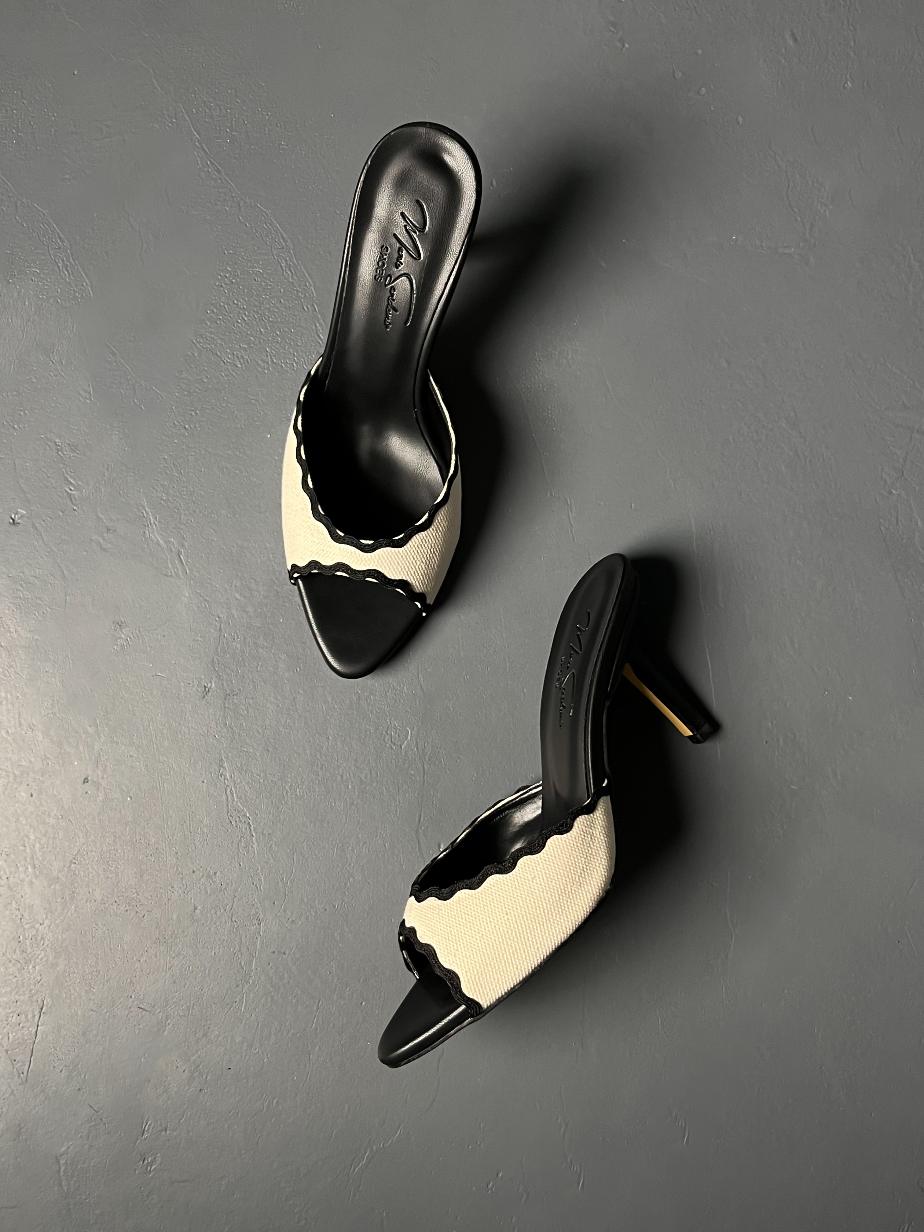 Krem-Siyah Detaylı Keten Topuklu Terlik