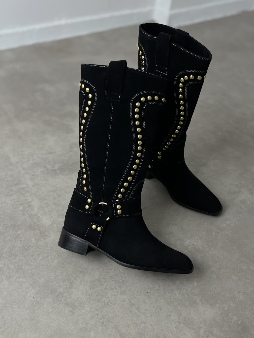 Siyah Süet Trok Detaylı Çizme