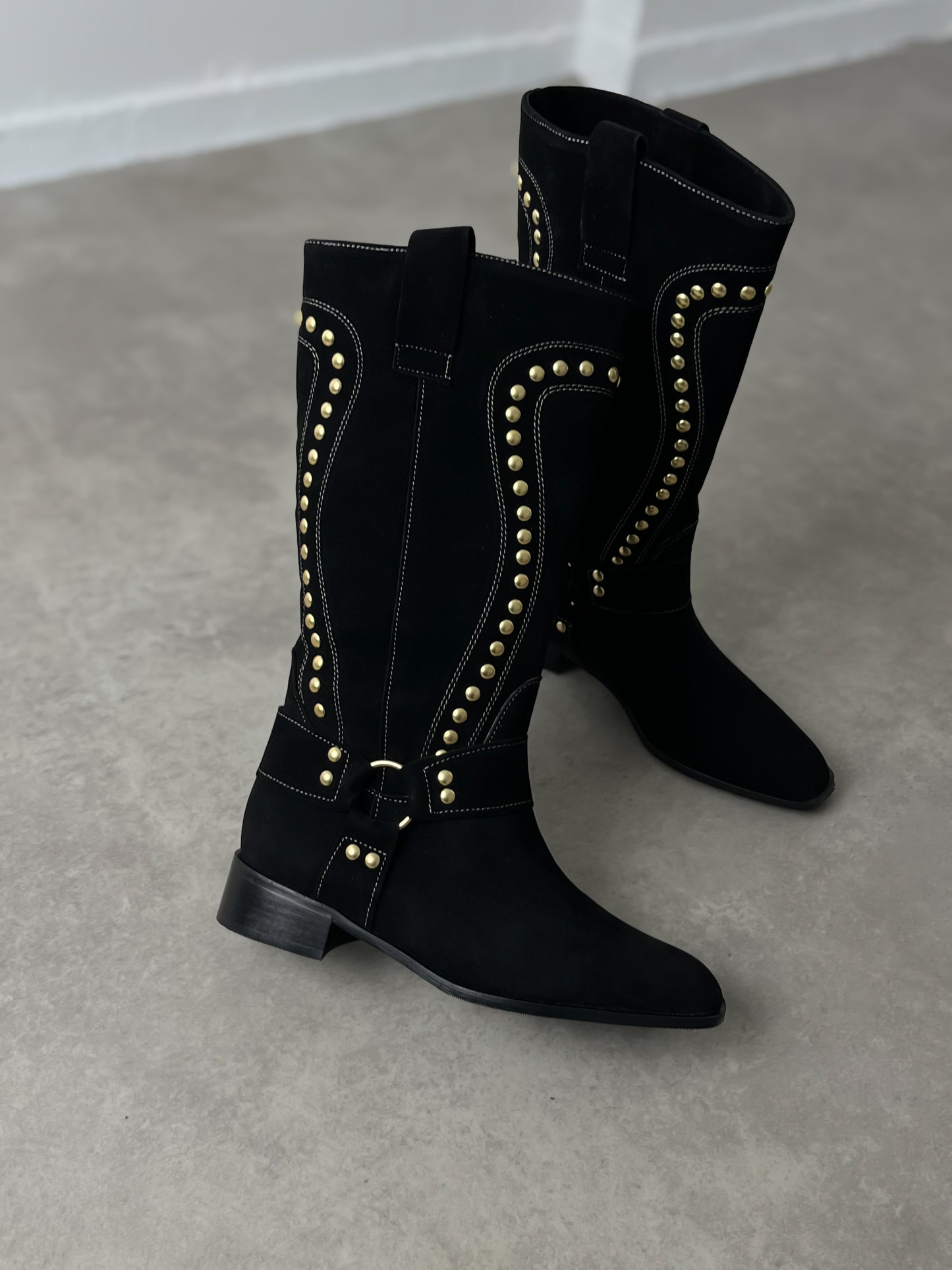 Siyah Süet Trok Detaylı Çizme