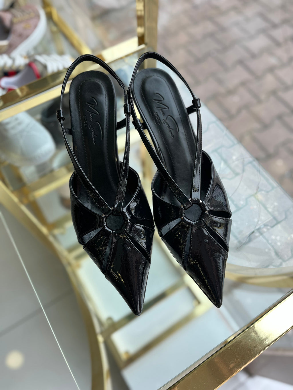 Siyah rugan kısa topuklu ayakkabı