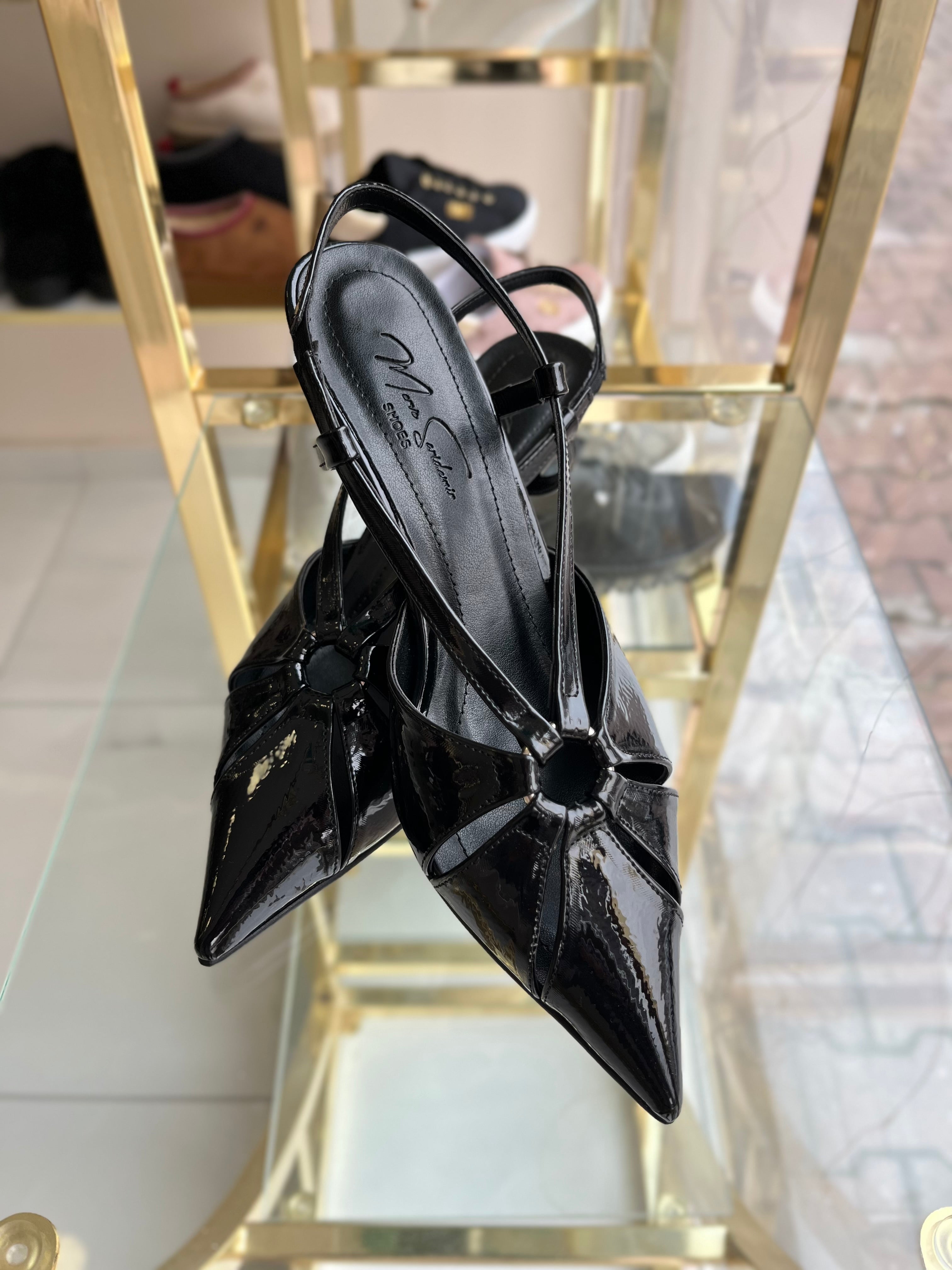 Siyah rugan kısa topuklu ayakkabı