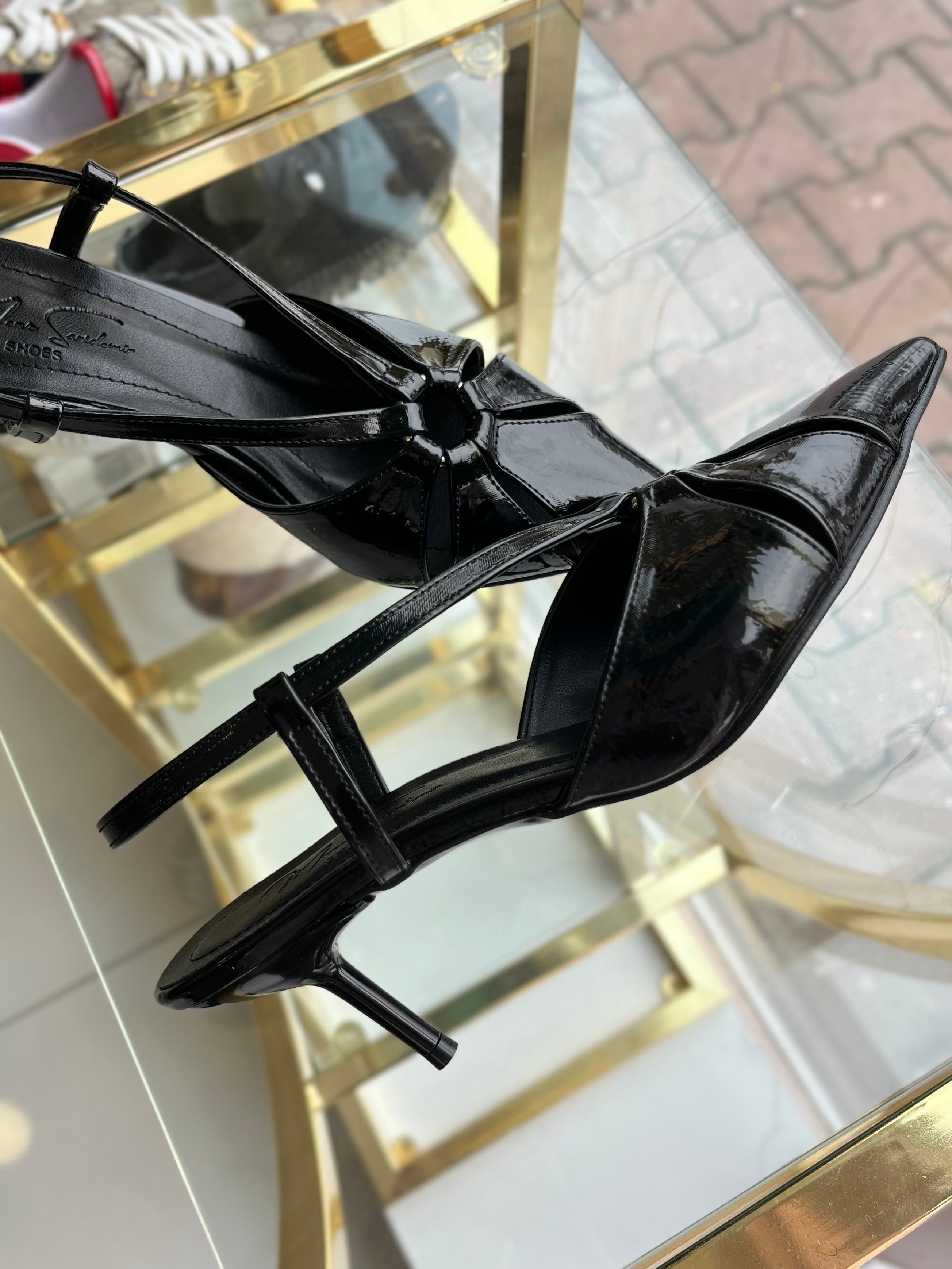 Siyah rugan kısa topuklu ayakkabı