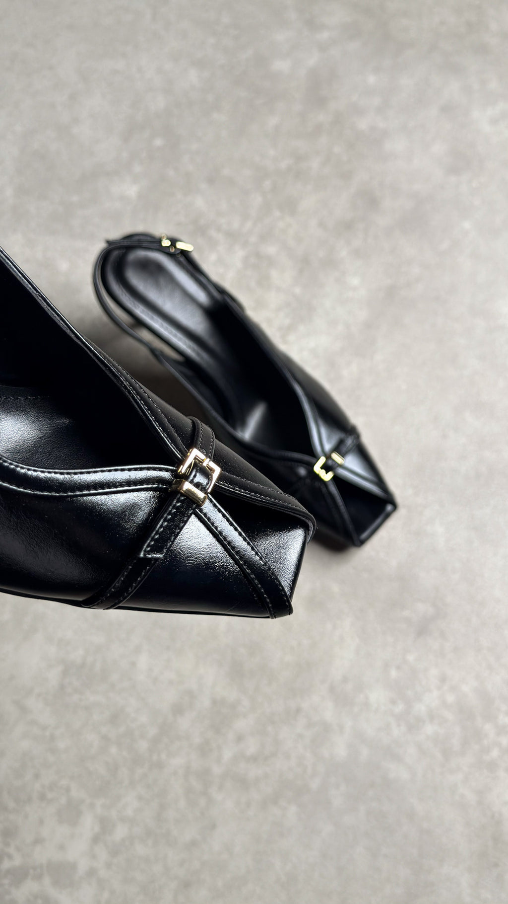 Siyah Tokalı Slingback Kare Burun Ayakkabı