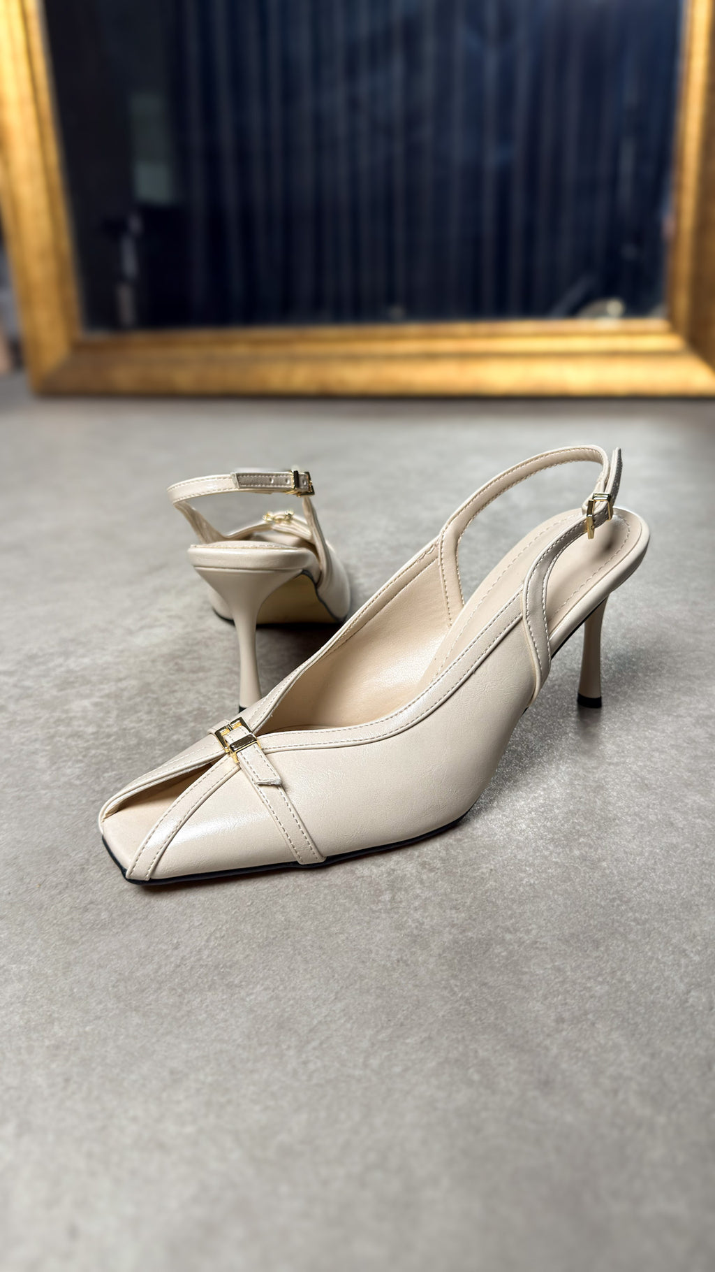 Açık Krem Tokalı Slingback Kare Burun Ayakkabı