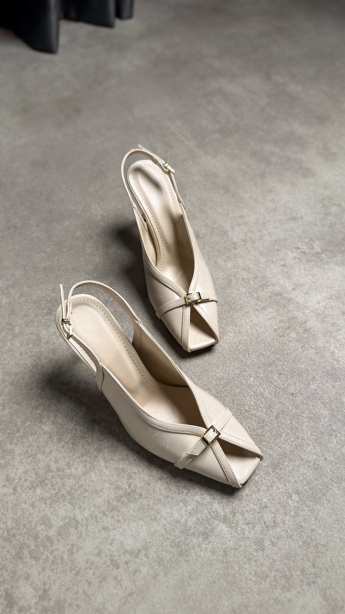 Açık Krem Tokalı Slingback Kare Burun Ayakkabı