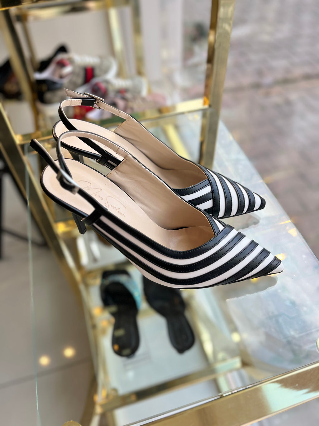 Siyah-Beyaz desen topuklu ayakkabı