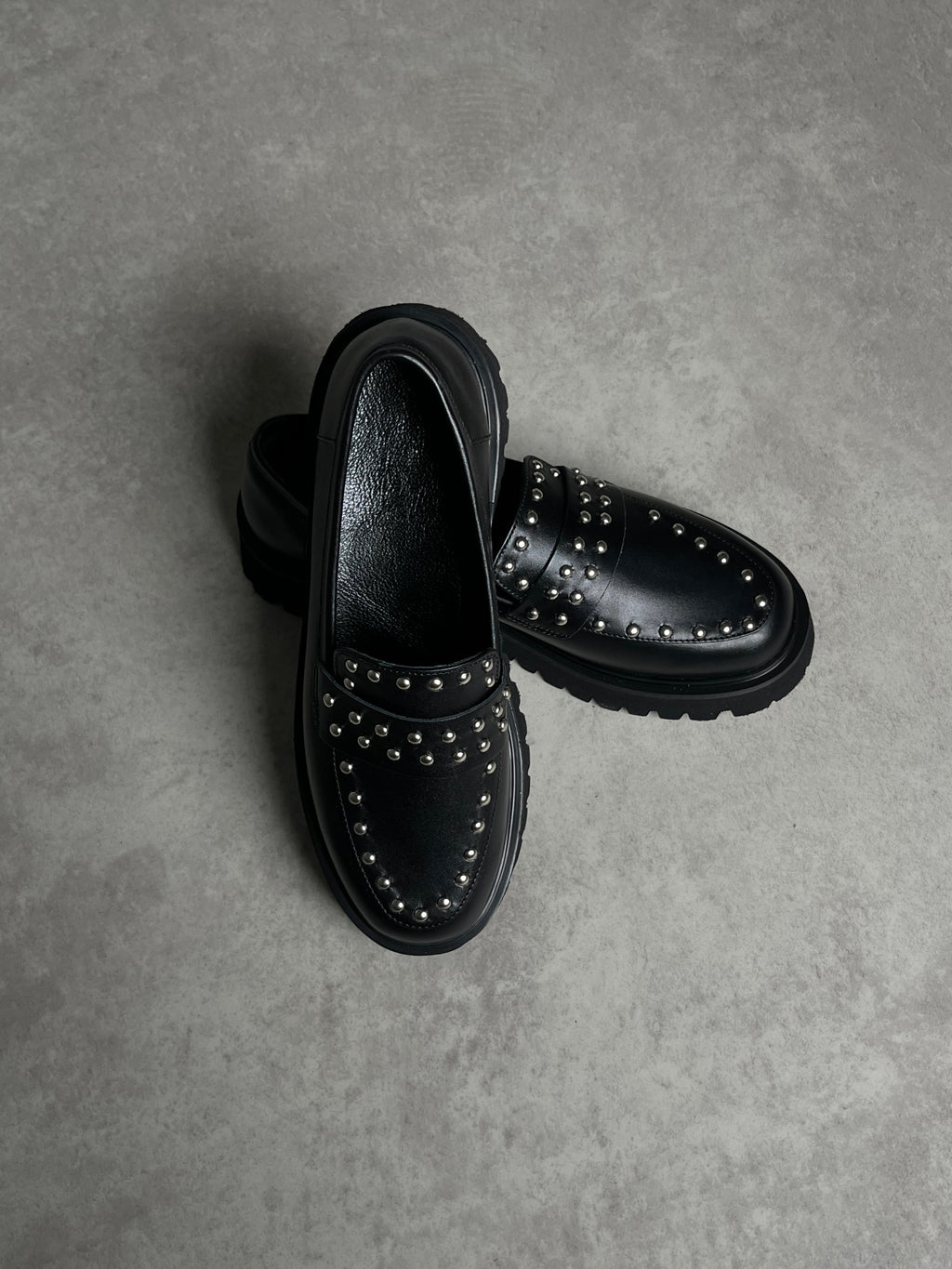 Siyah Deri Loafer – Trok Detaylı