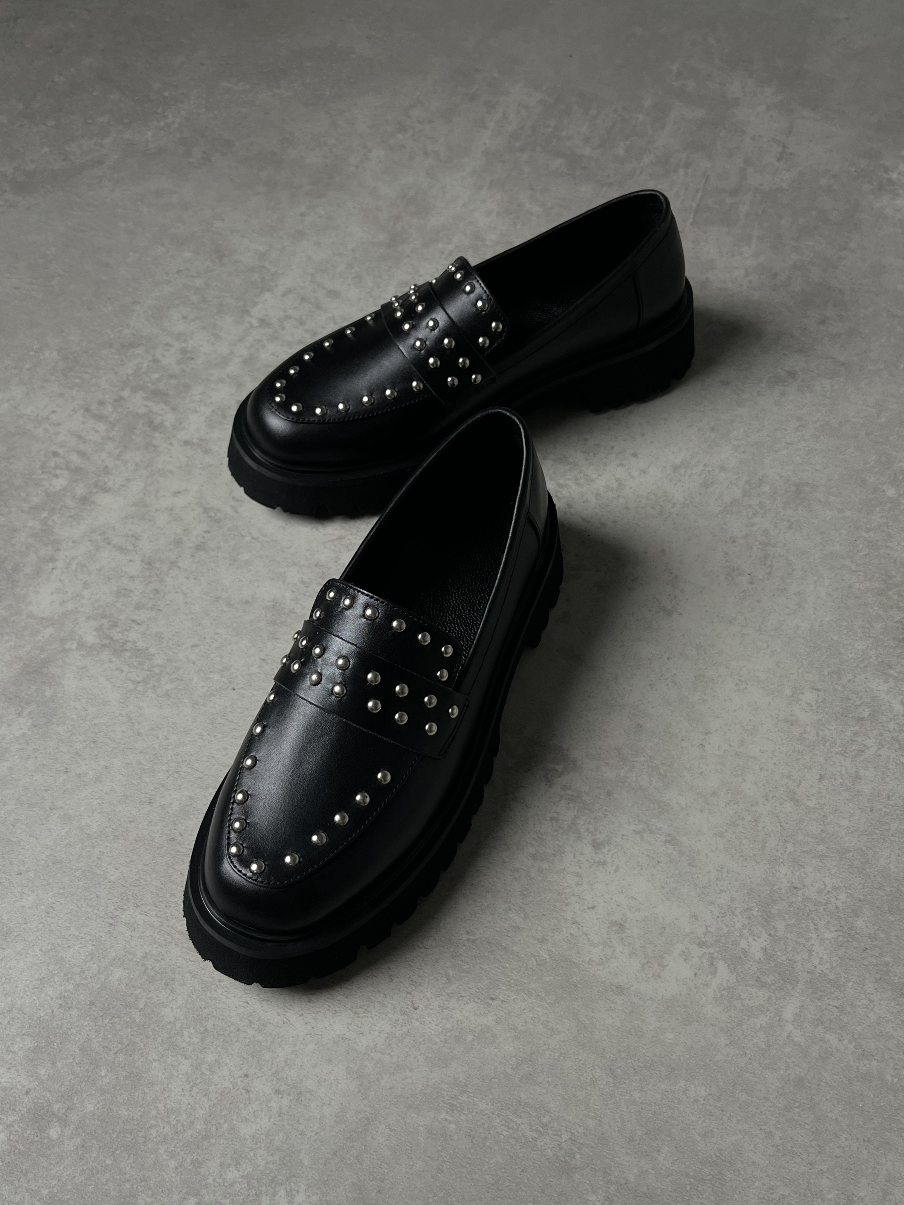 Siyah Deri Loafer – Trok Detaylı