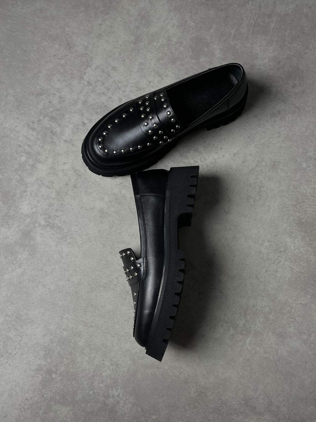 Siyah Deri Loafer – Trok Detaylı