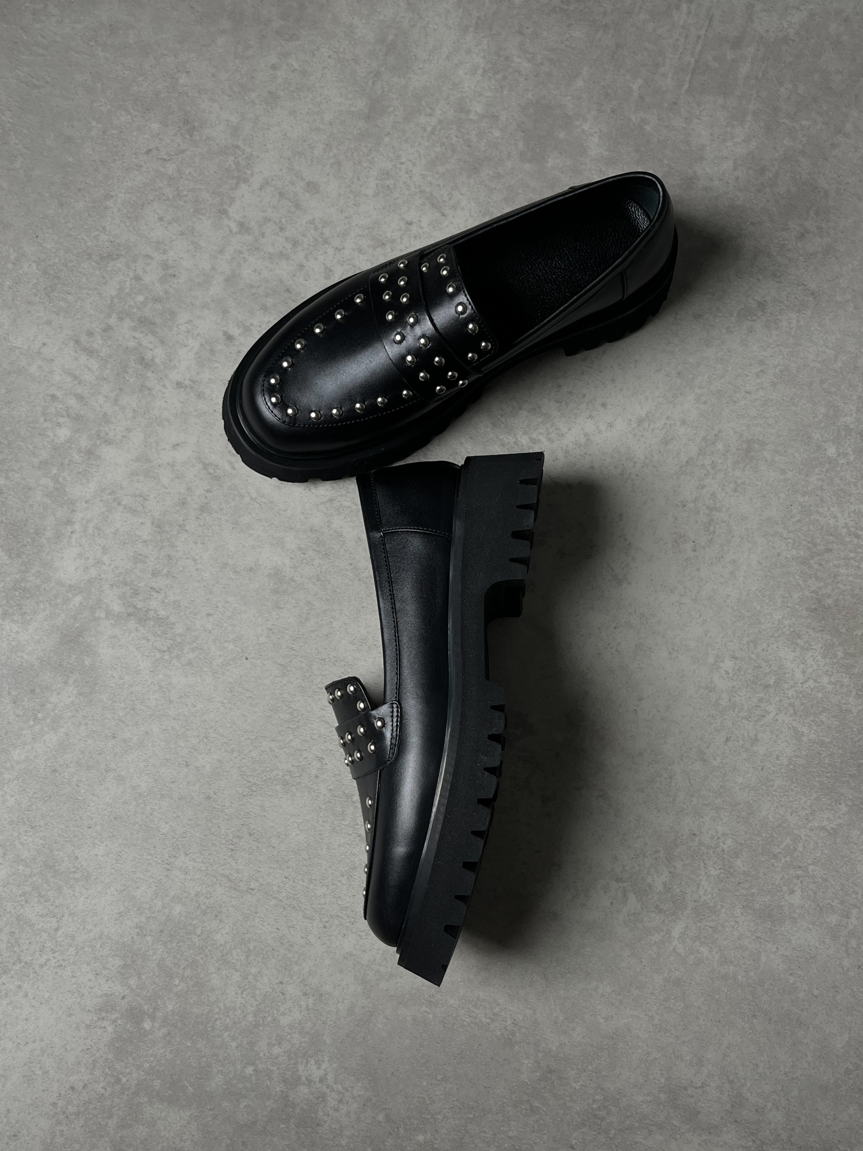 Siyah Deri Loafer – Trok Detaylı