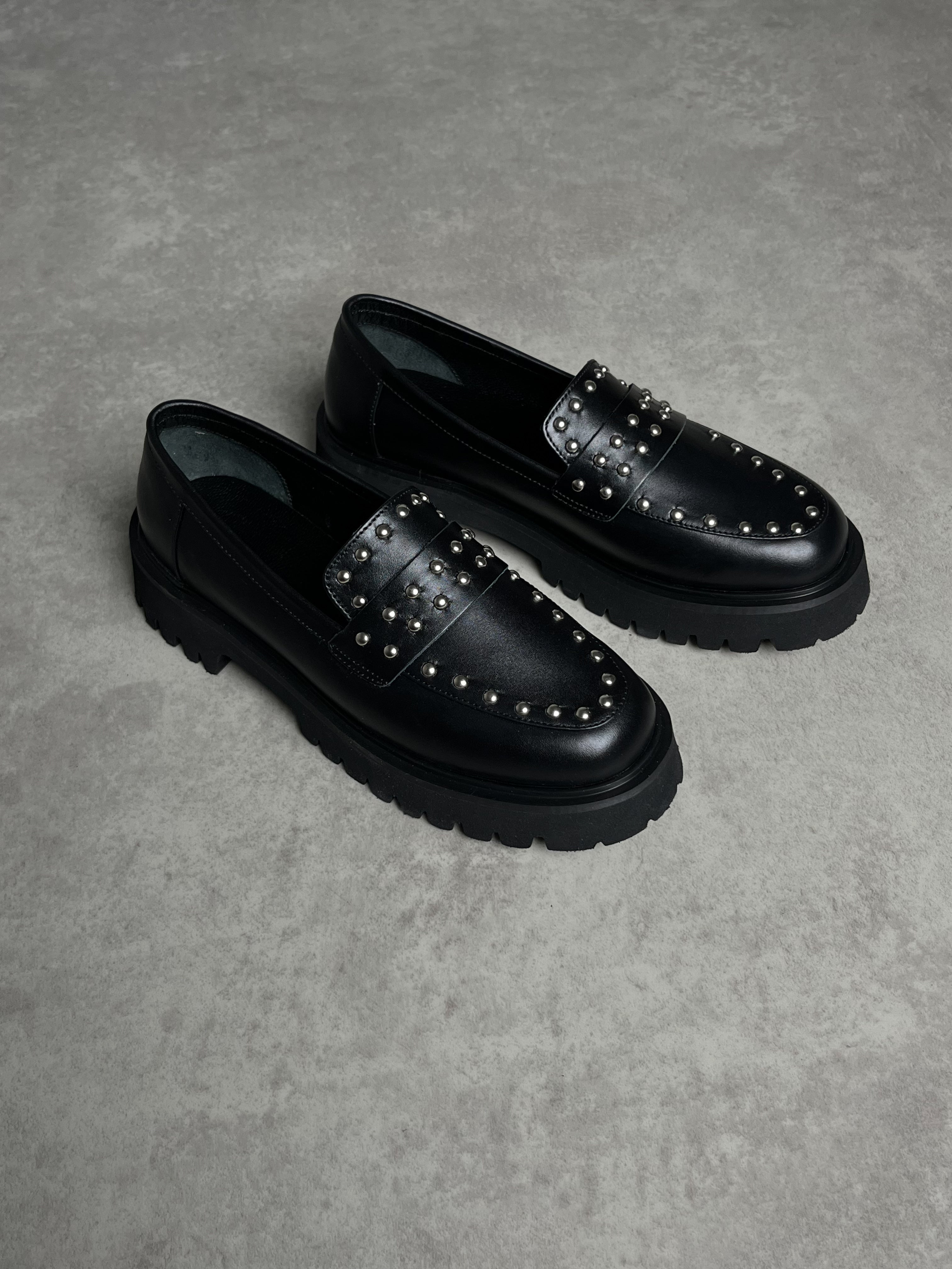 Siyah Deri Loafer – Trok Detaylı