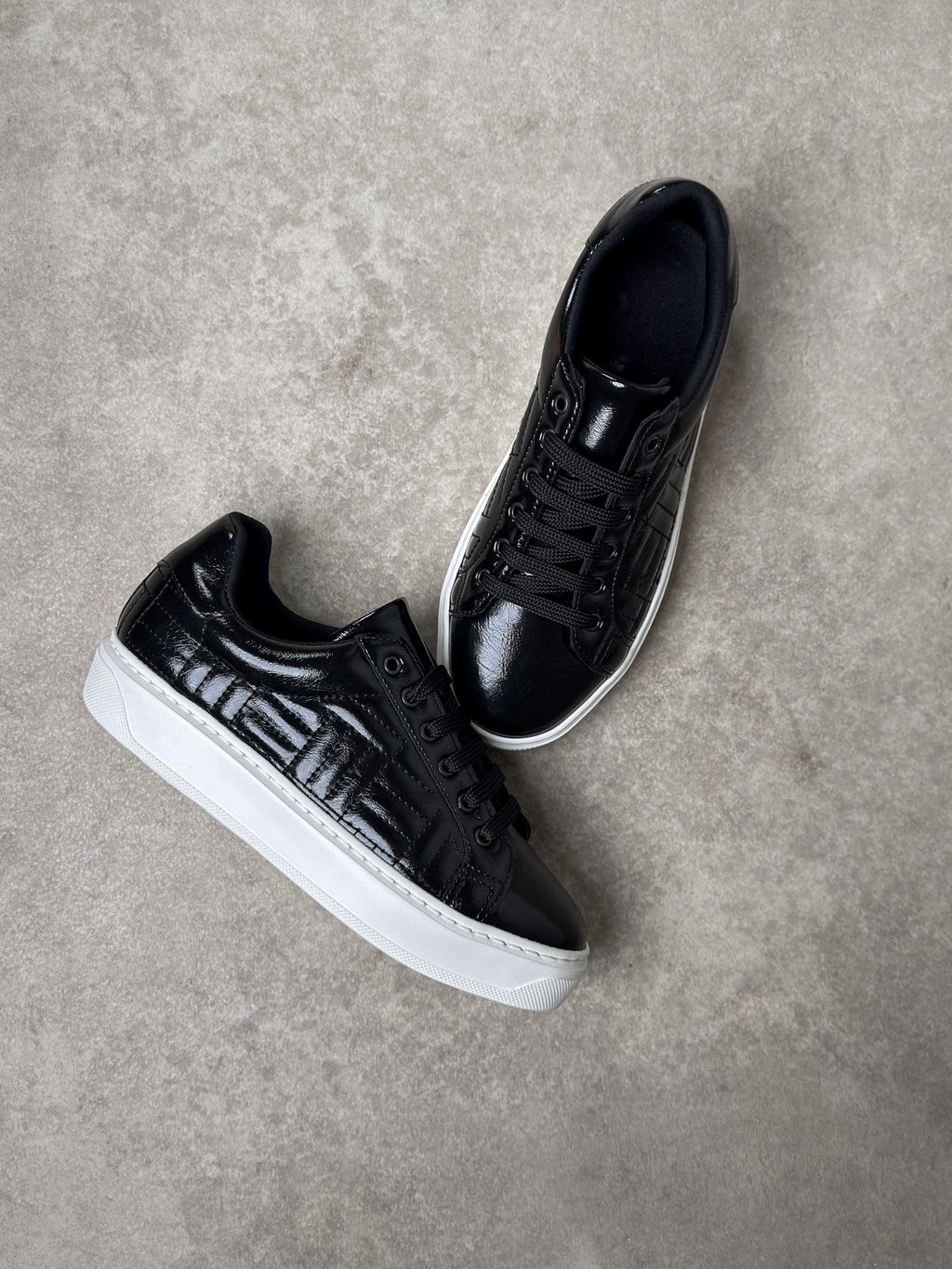 Siyah Rugan Özel Desenli Sneaker