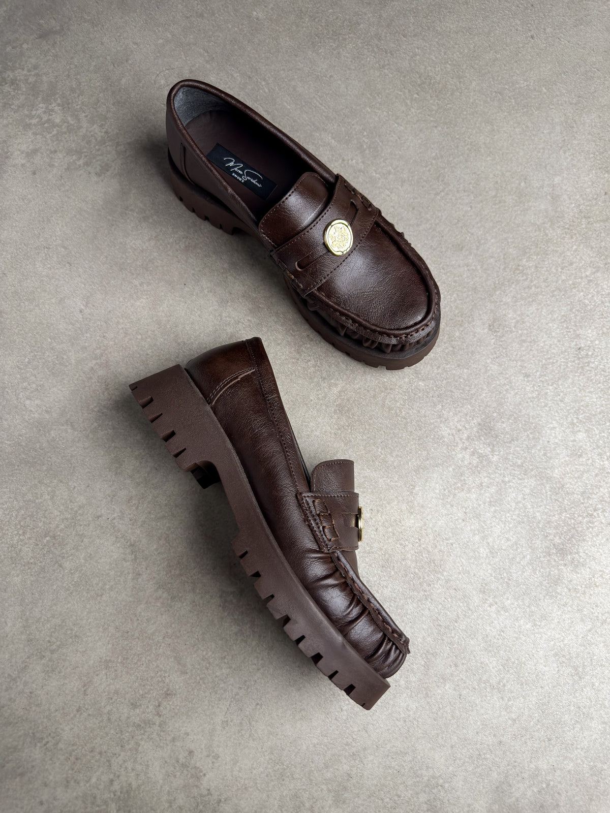 Acı kahve gold trok detaylı kadın loafer yan ve taban görünümü