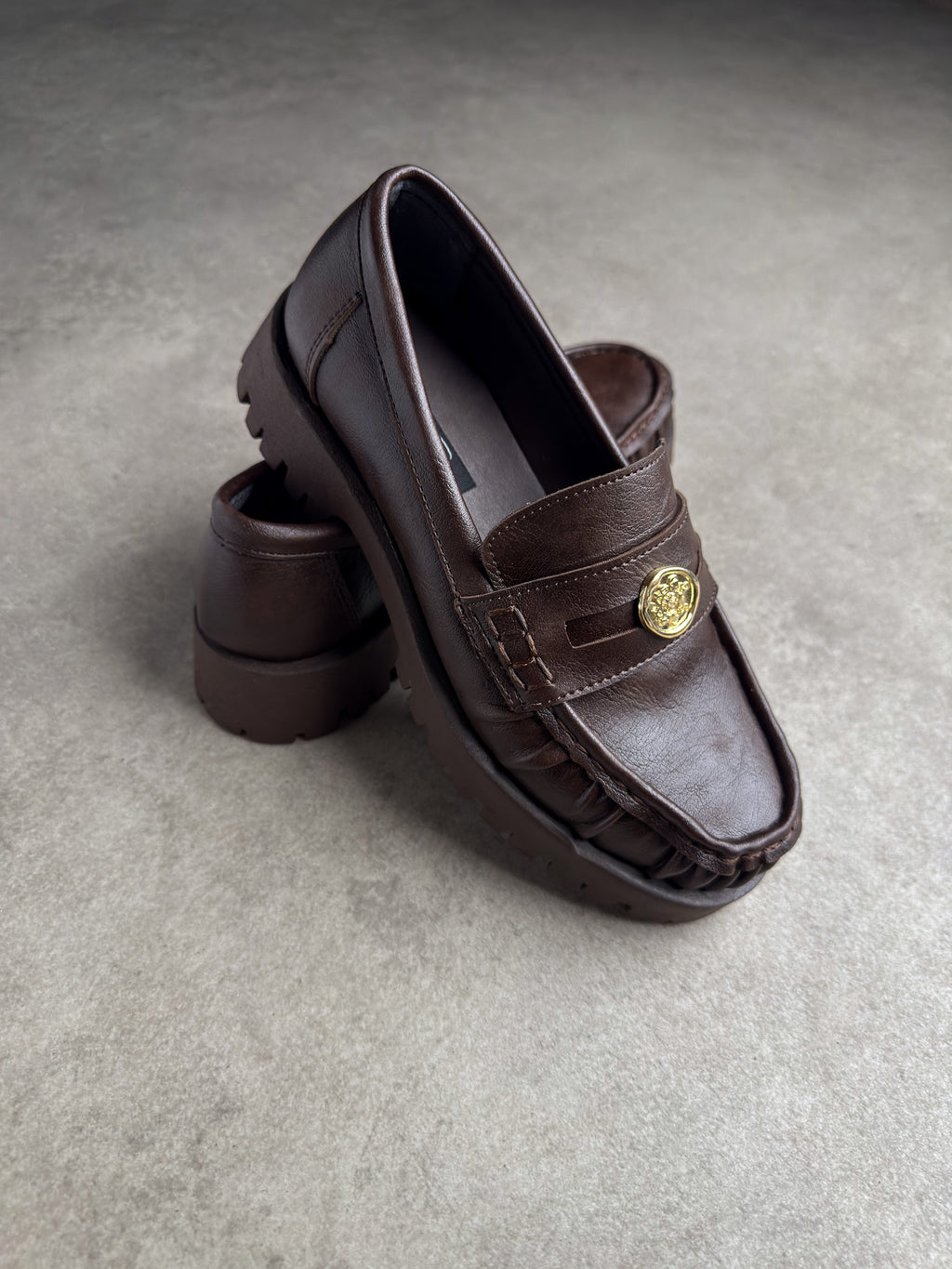 Acı kahve gold trok detaylı kadın loafer çapraz görünüm